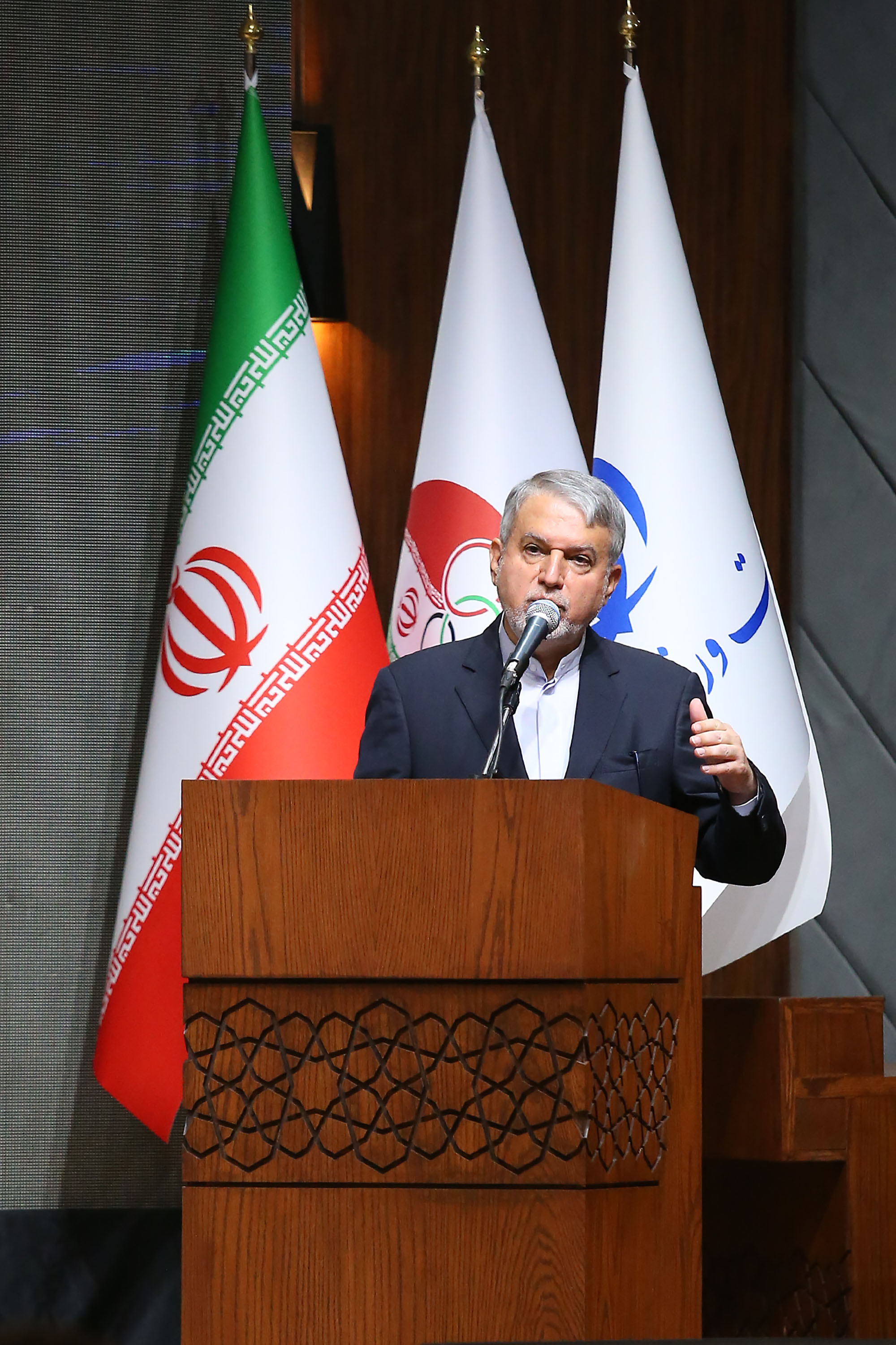 مراسم رونمایی از تندیس قهرمانان ورزش کشور با حضور رییس مجلس شورای اسلامی 32