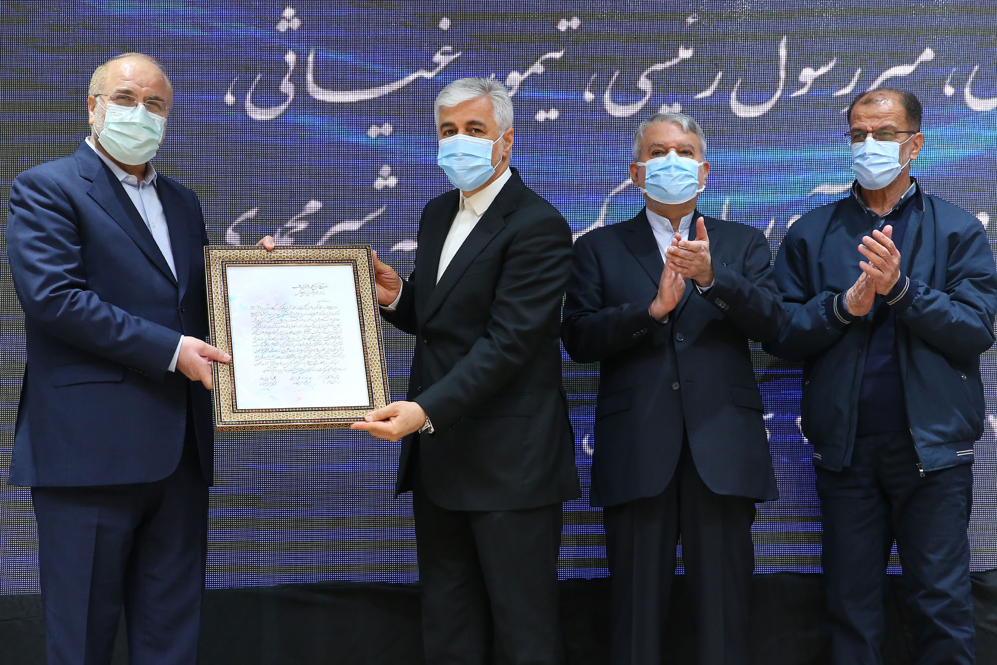 مراسم رونمایی از تندیس قهرمانان ورزش کشور با حضور رییس مجلس شورای اسلامی 65