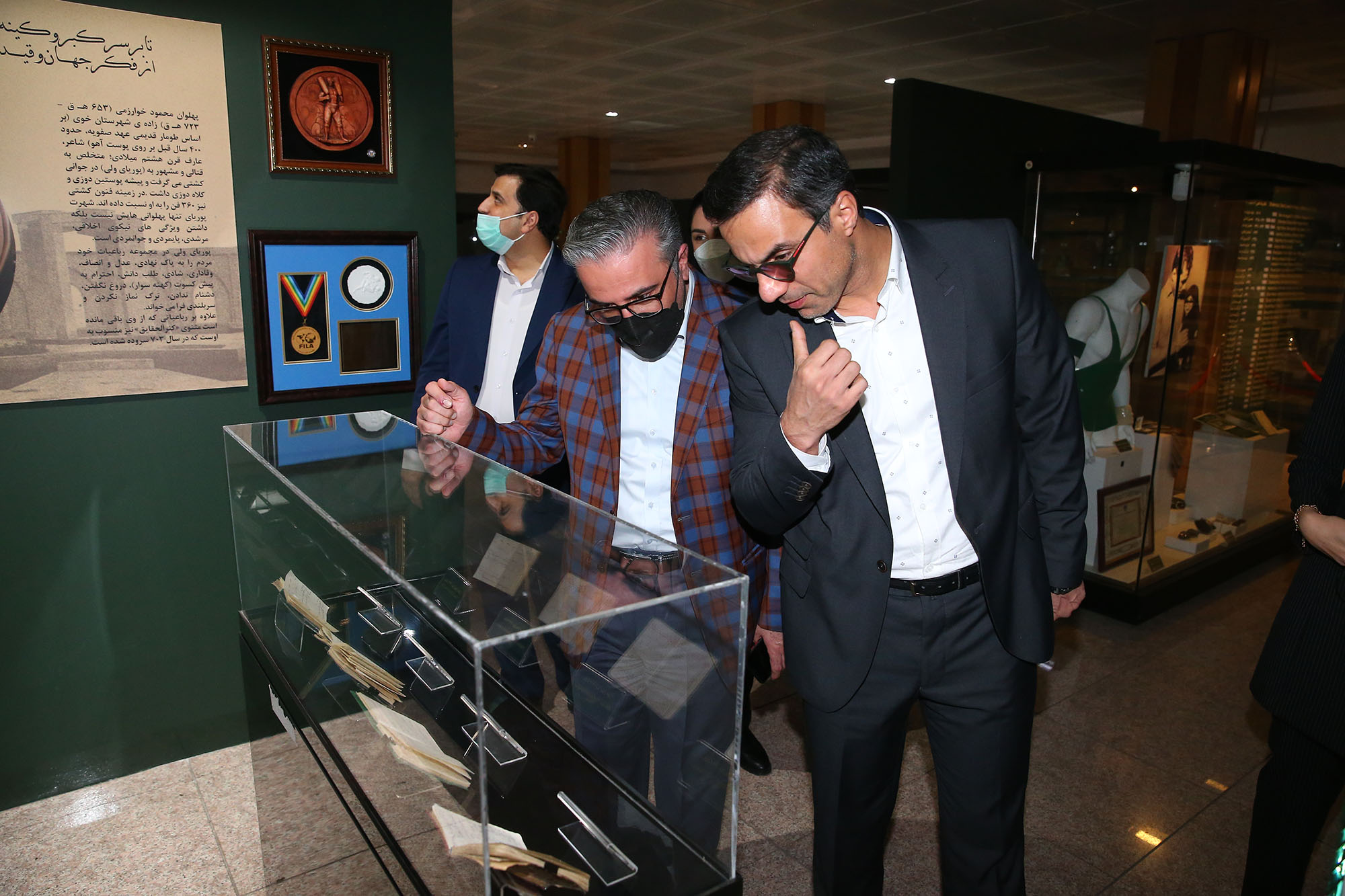 بازدید ریاست اتاق بازرگانی ایران و قطر از موزه ملی ورزش 8