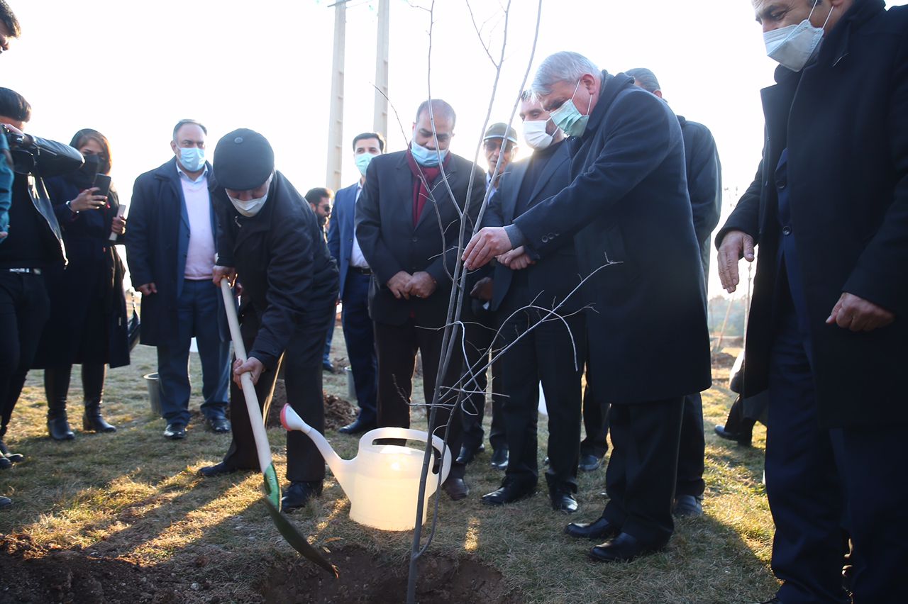 دکتر صالحی امیری در مراسم درختکاری و افتتاح بوستان المپیک