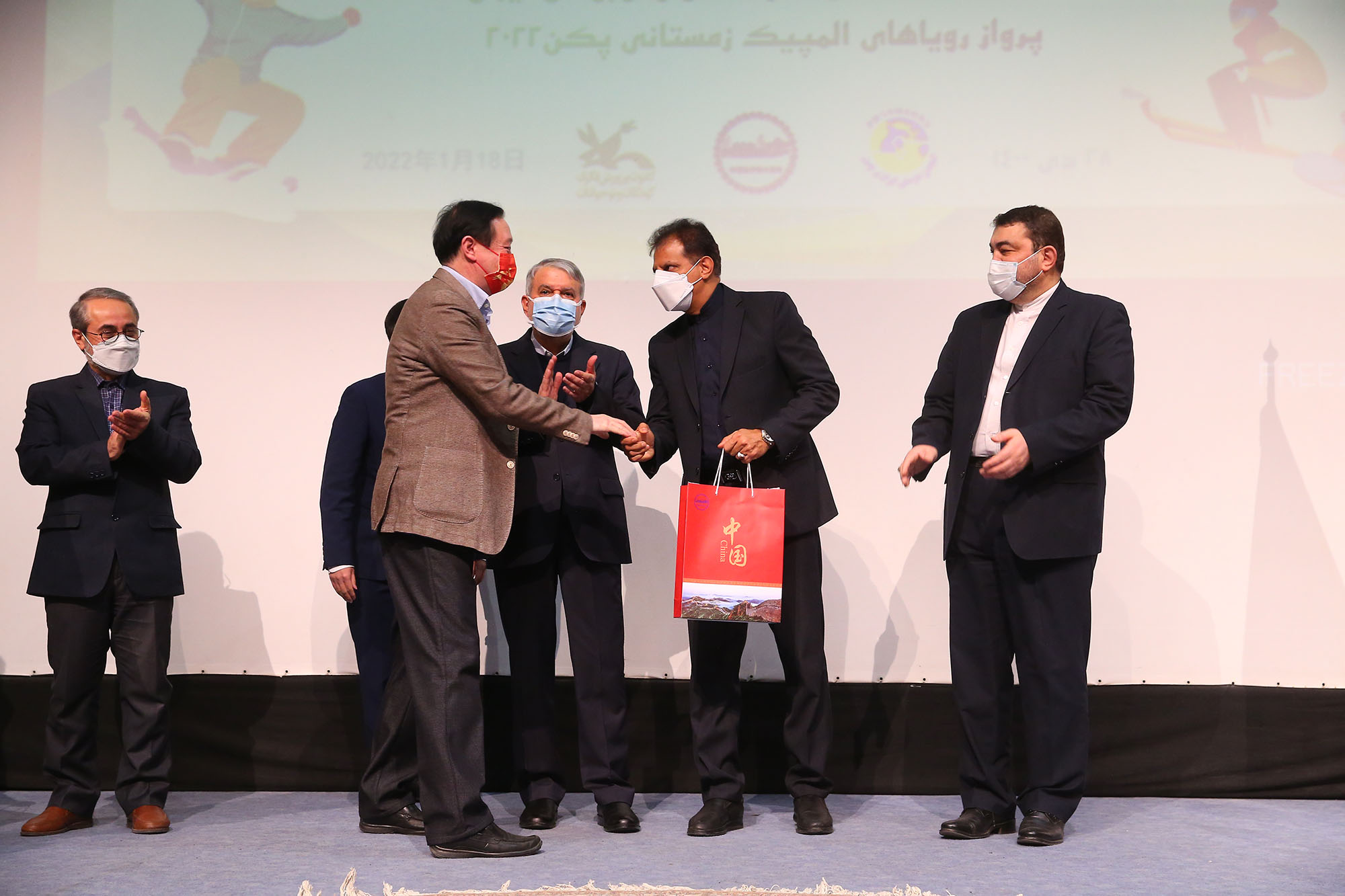 مراسم افتتاحیه نمایشگاه نقاشی بمناسبت المپیک زمستانی چین 8