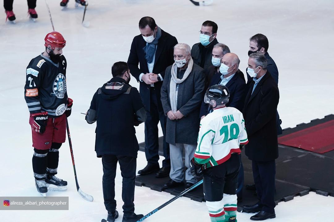 پیمان فخری در دیدار اسکیت هاکی روی یخ