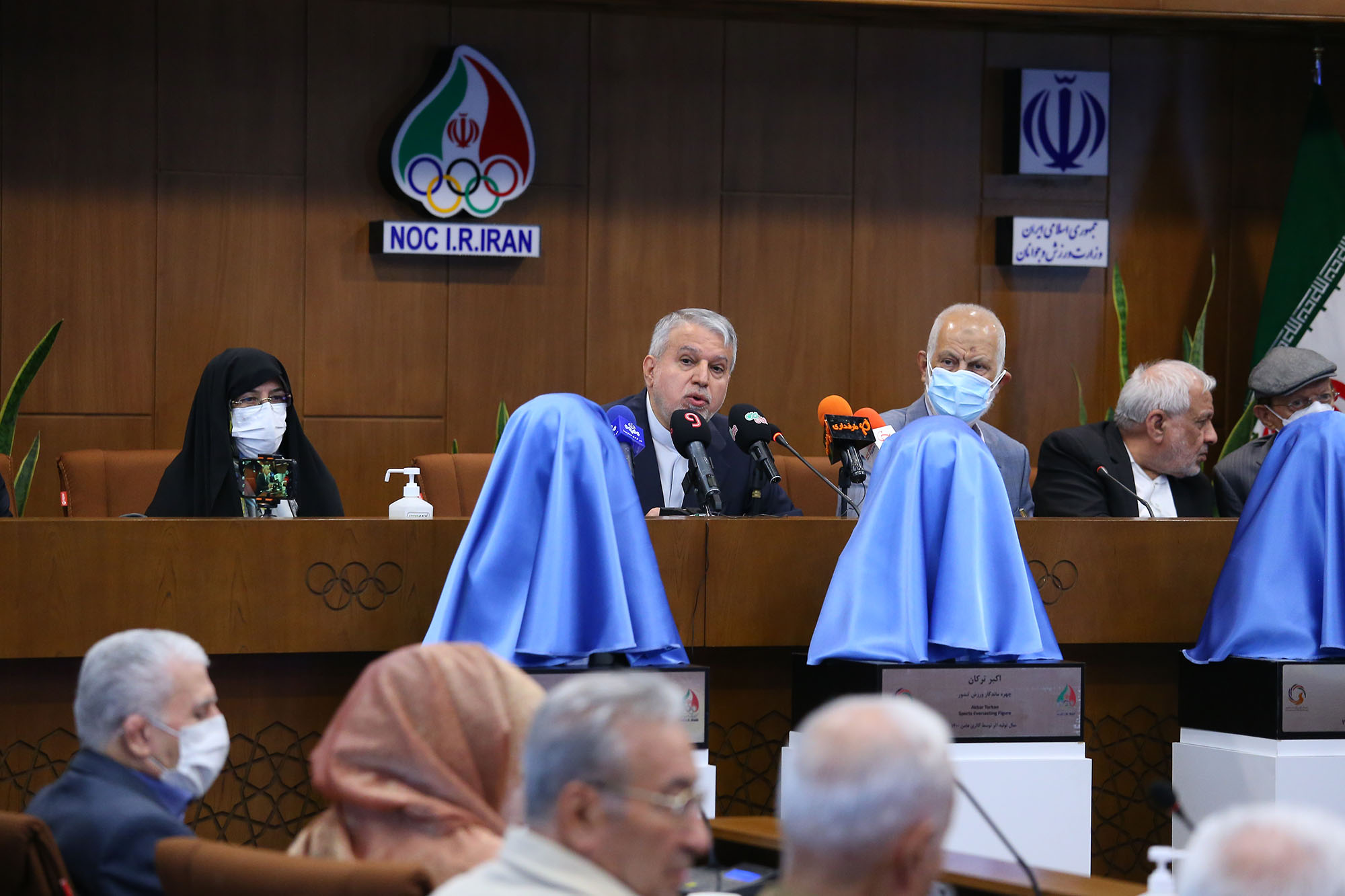 مراسم رونمایی از سردیس چهره های ماندگار ورزش ایران 24