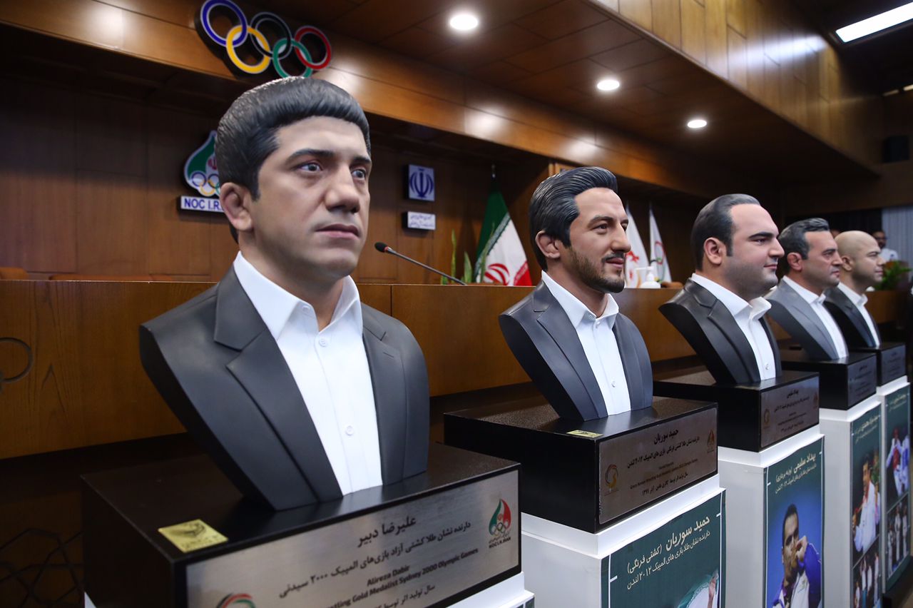 رونمایی از سردیس المپین های افتخار آفرین