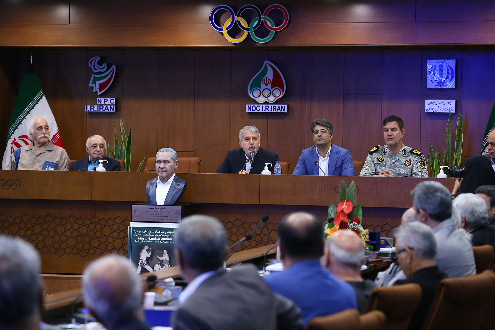 مراسم رونمایی از سردیس ماسیس هامبارسومیان 50