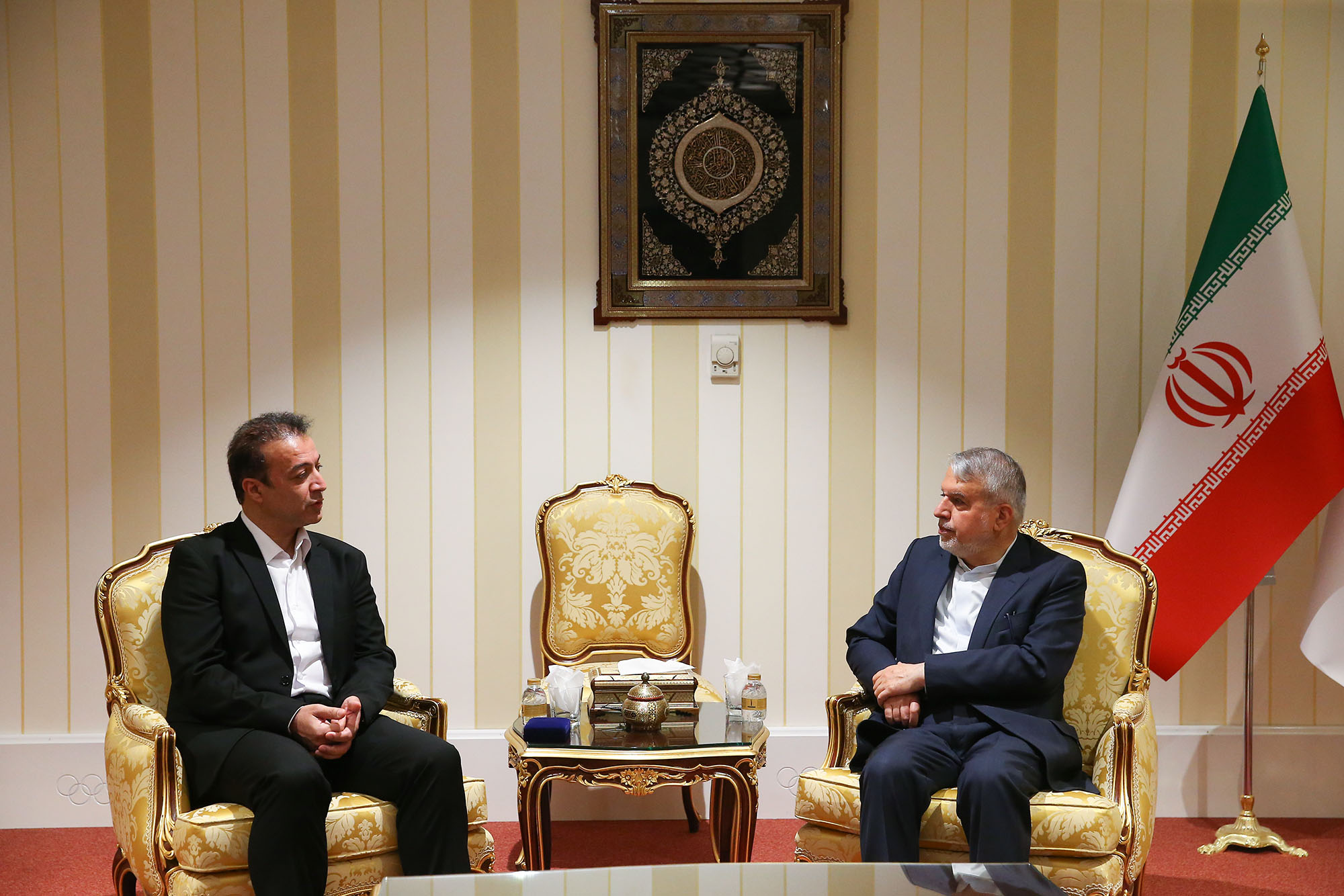 اهدا مدال طلای بازی های آسیایی هیروشیما توسط فریبرز عسگری  4