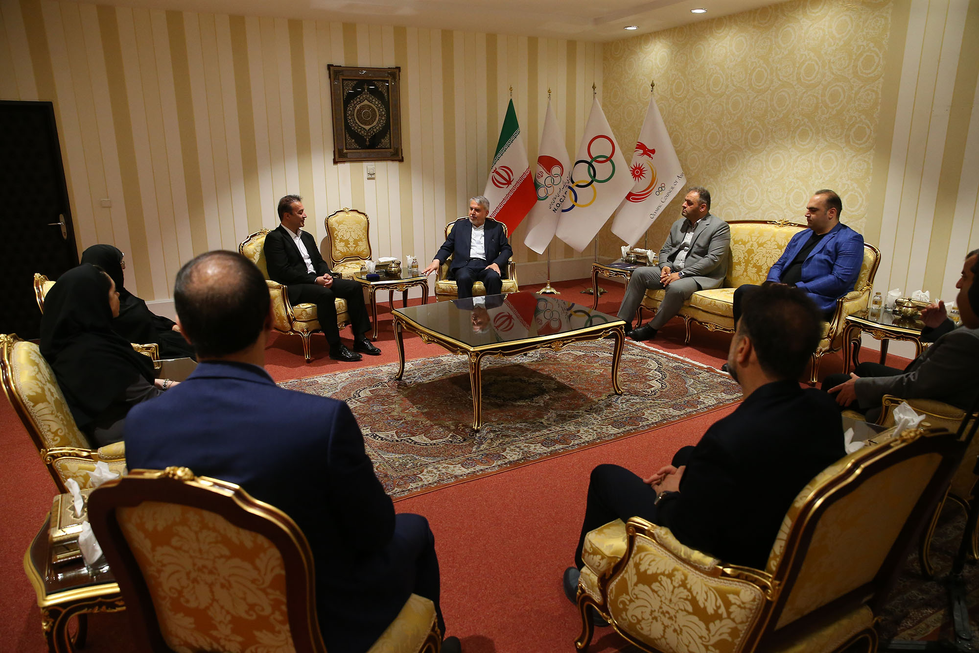 اهدا مدال طلای بازی های آسیایی هیروشیما توسط فریبرز عسگری  5