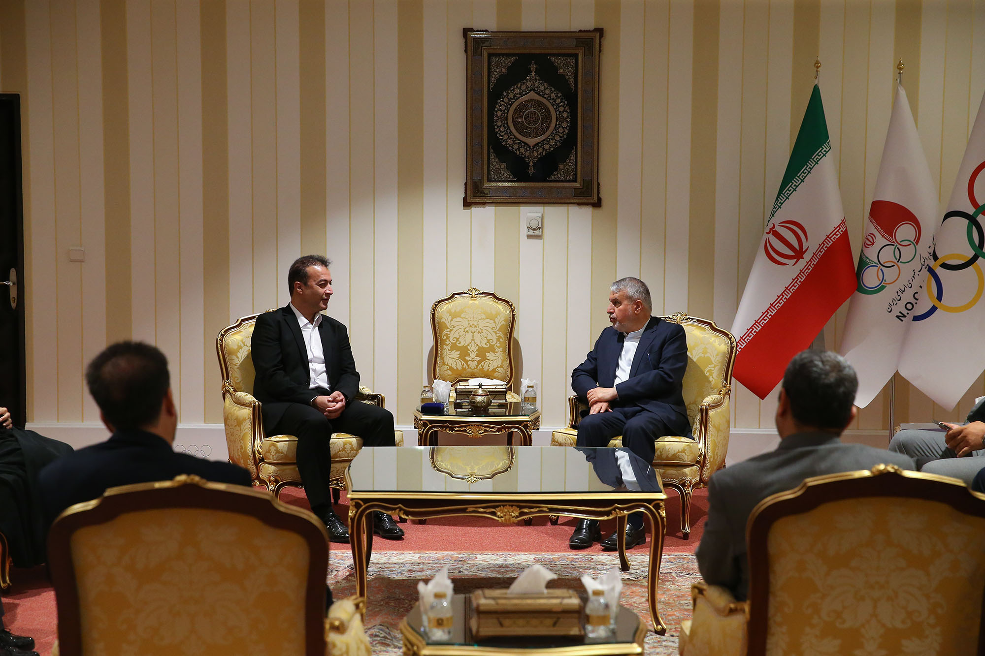 اهدا مدال طلای بازی های آسیایی هیروشیما توسط فریبرز عسگری  6