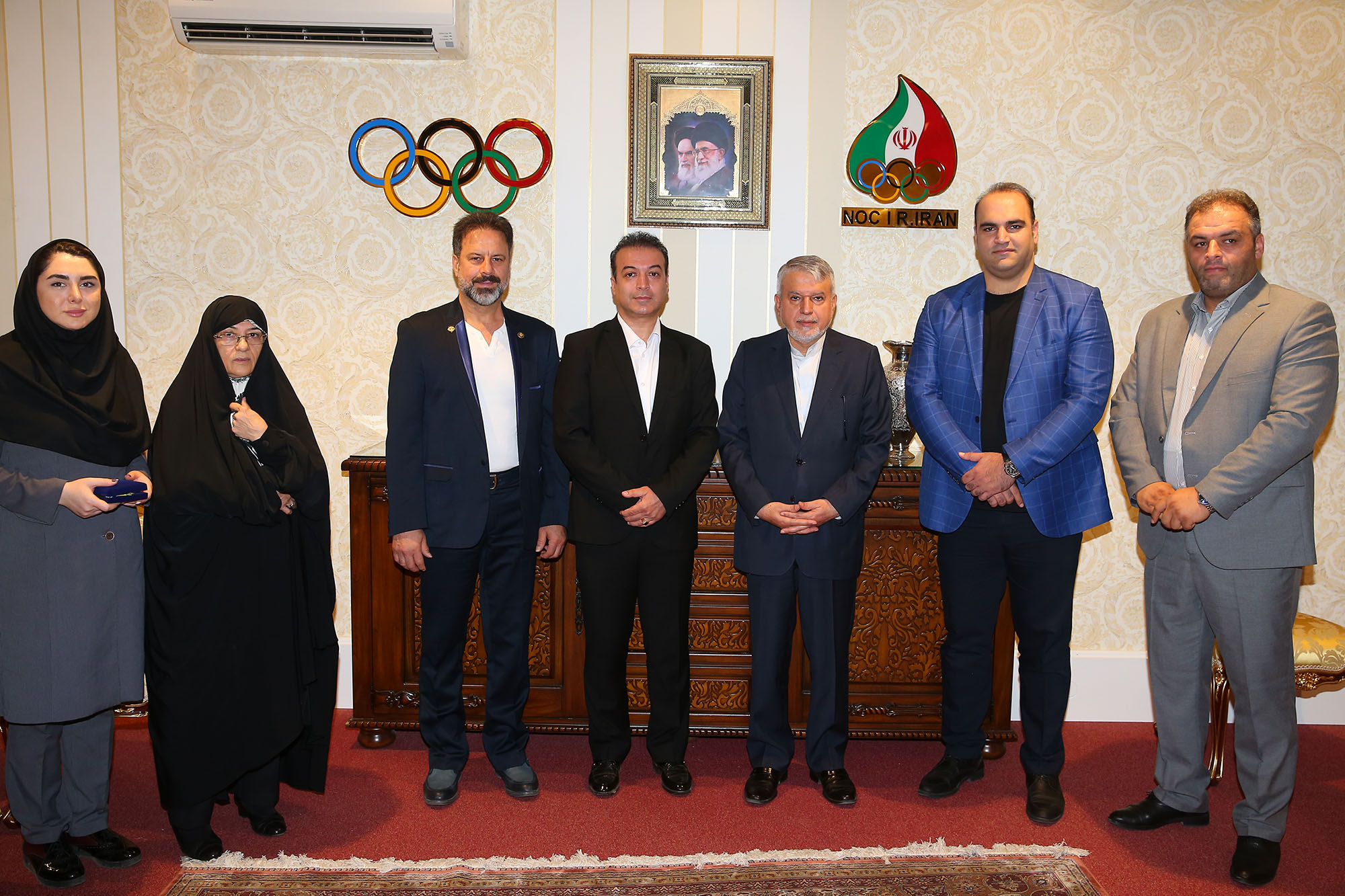 اهدا مدال طلای بازی های آسیایی هیروشیما توسط فریبرز عسگری  12