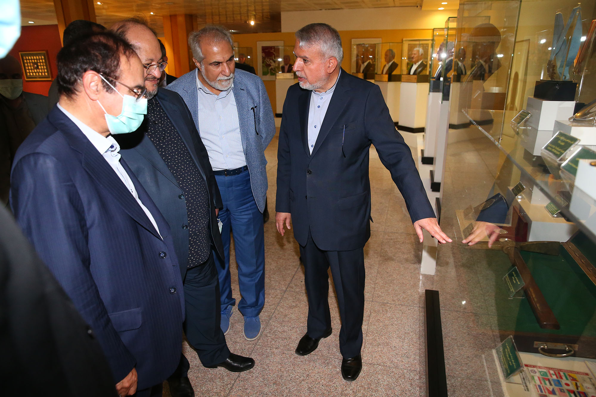 بازدید آقای شریعتمداری از موزه ملی ورزش، المپیک و پارالمپیک 10