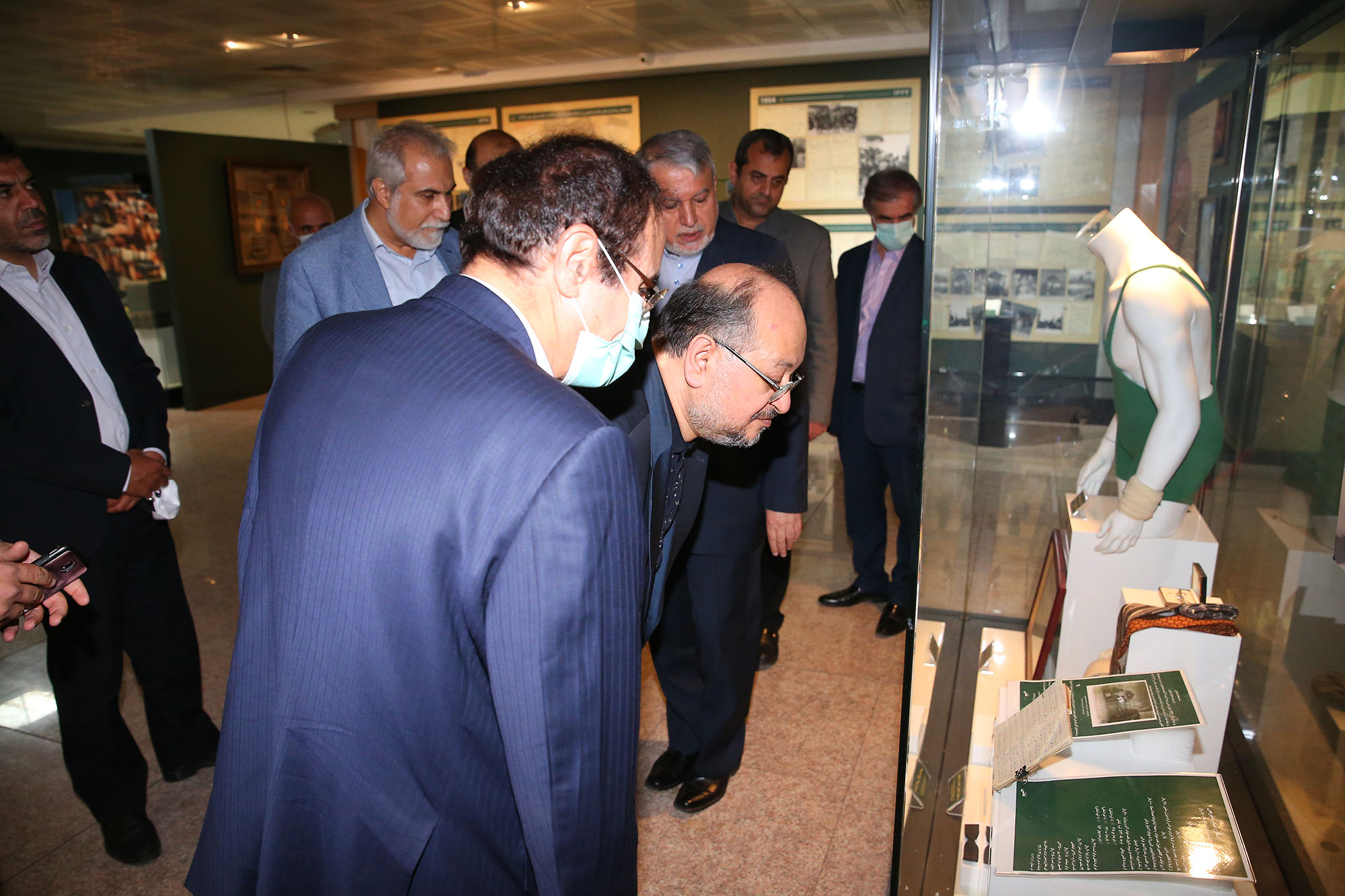 بازدید آقای شریعتمداری از موزه ملی ورزش، المپیک و پارالمپیک 11