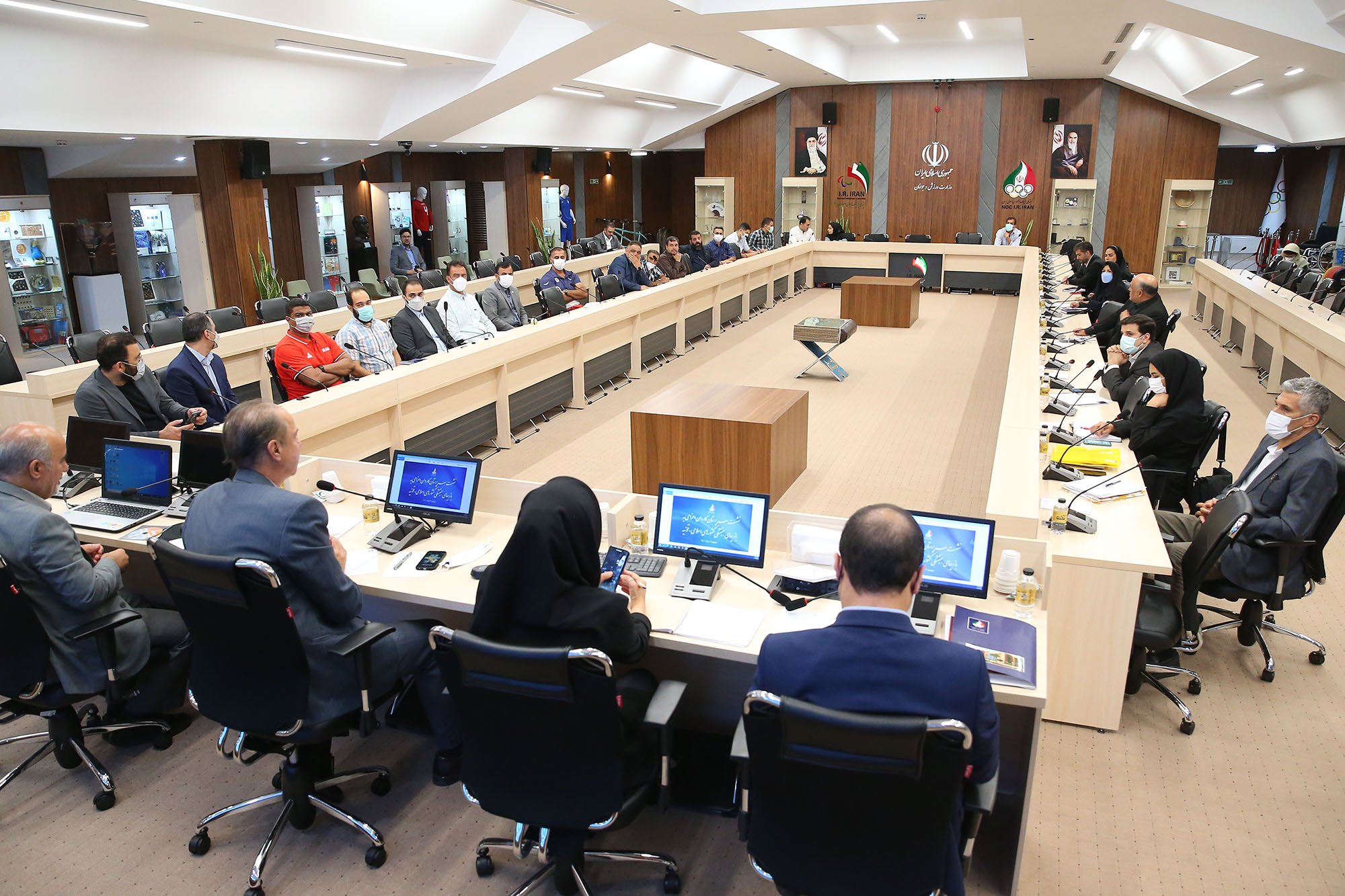 جلسه با سرپرستان کاروان ورزشی قونیه 13