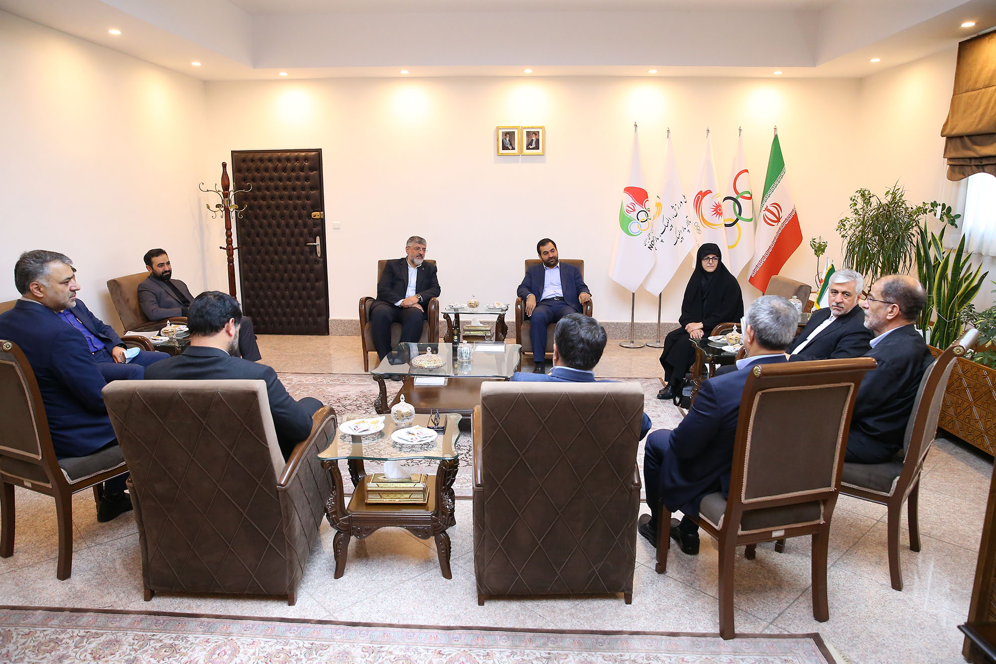 نشست صمیمانه مسولان کمیته ملی المپیک با وزیر ورزش و جوانان  7