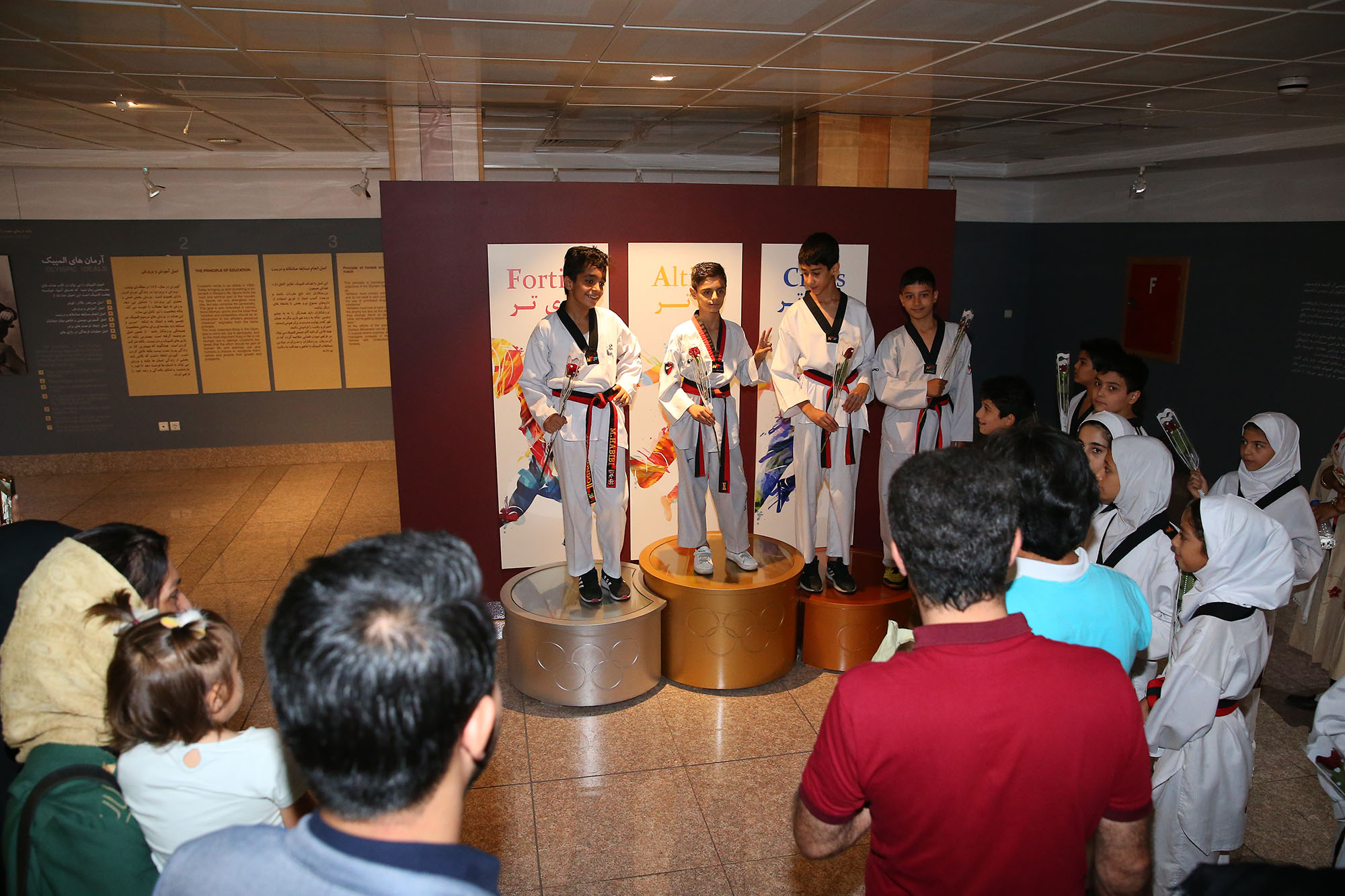 بازدید مسولان و ورزشکاران تکواندو استان تهران از موزه ملی ورزش، المپیک و پارالمپیک 7