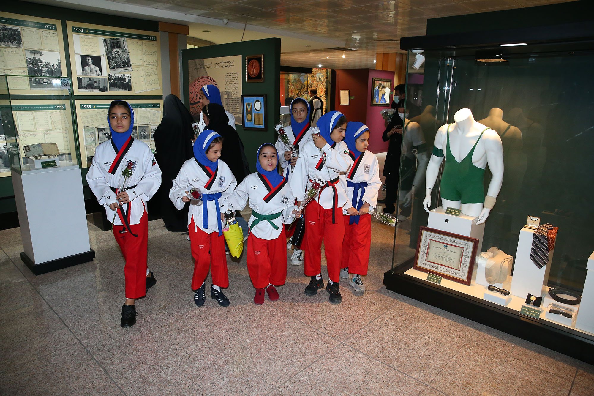 بازدید مسولان و ورزشکاران تکواندو استان تهران از موزه ملی ورزش، المپیک و پارالمپیک 17