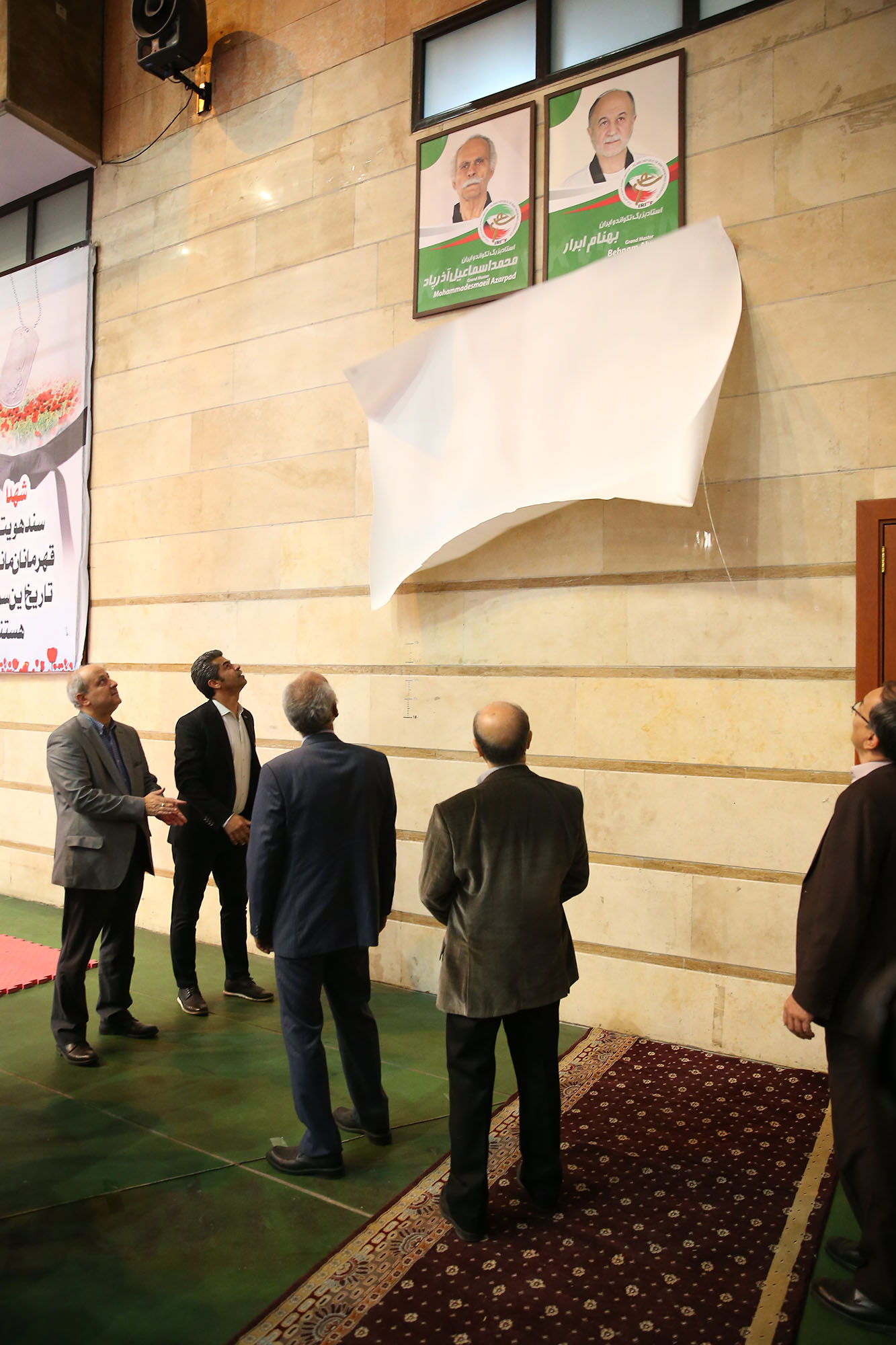 مراسم رونمایی از نشان شهدای مدافع حرم در فدراسیون تکواندو 5