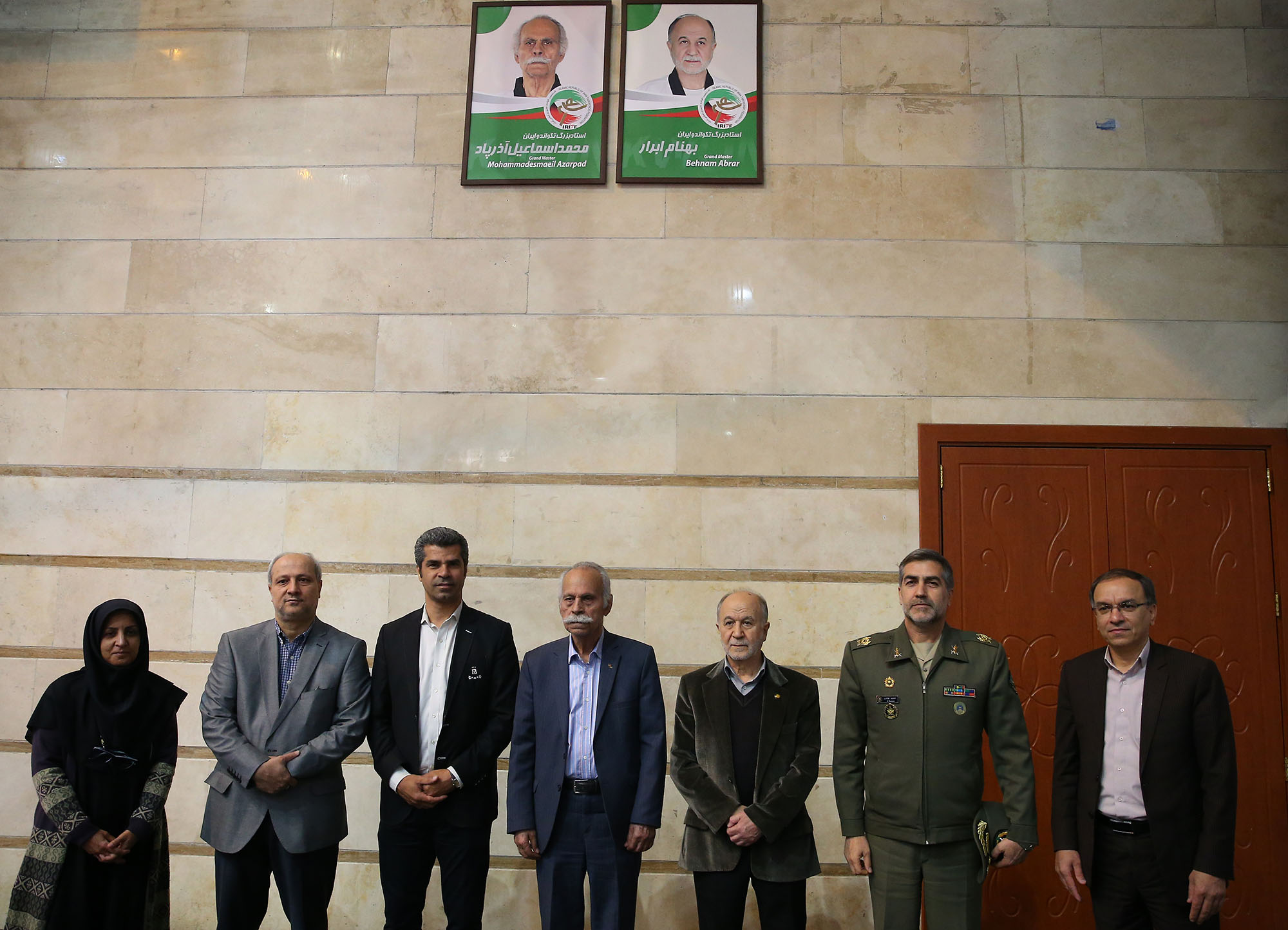 مراسم رونمایی از نشان شهدای مدافع حرم در فدراسیون تکواندو 6