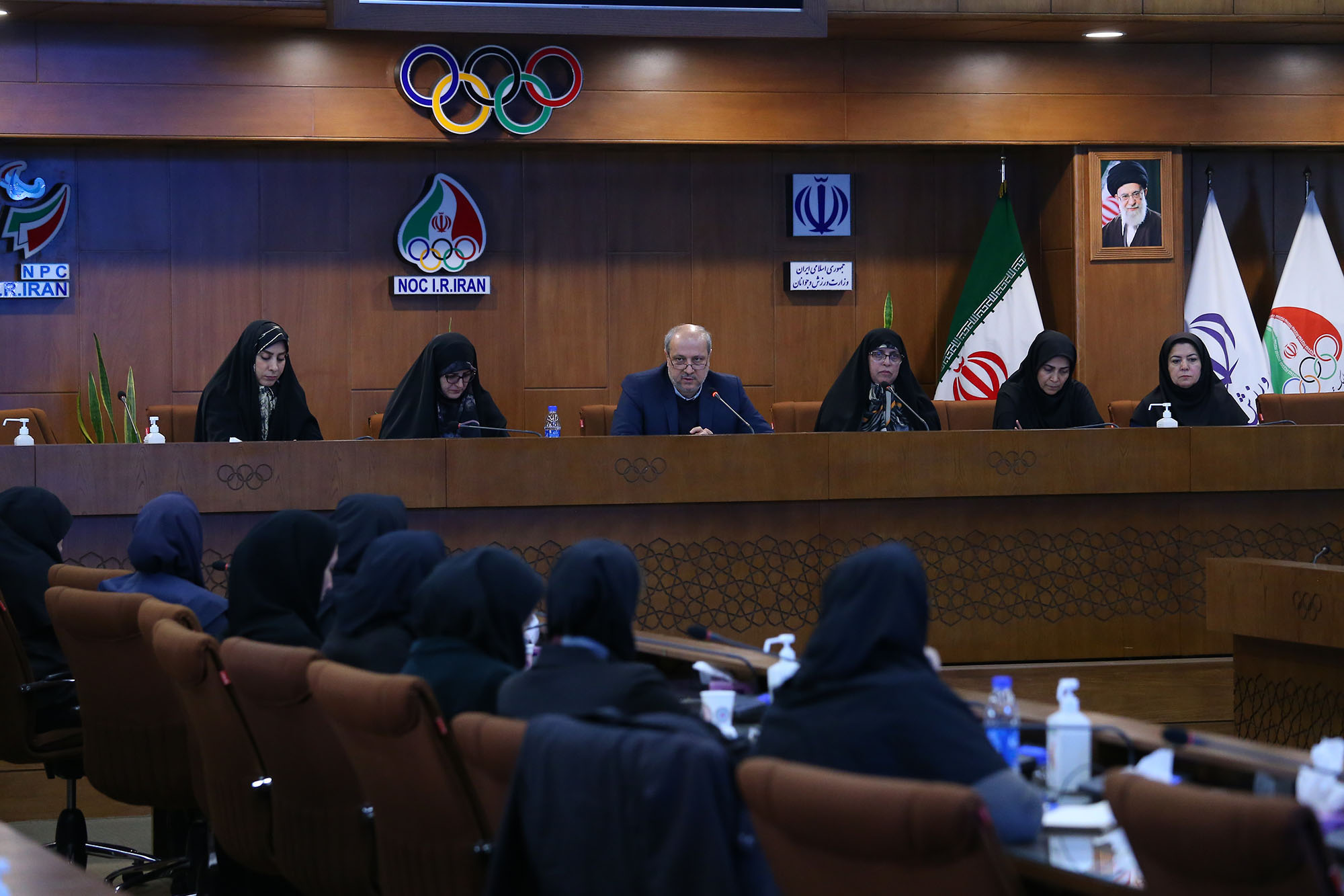 دوره مدیریت و رهبری در ورزش زنان 6