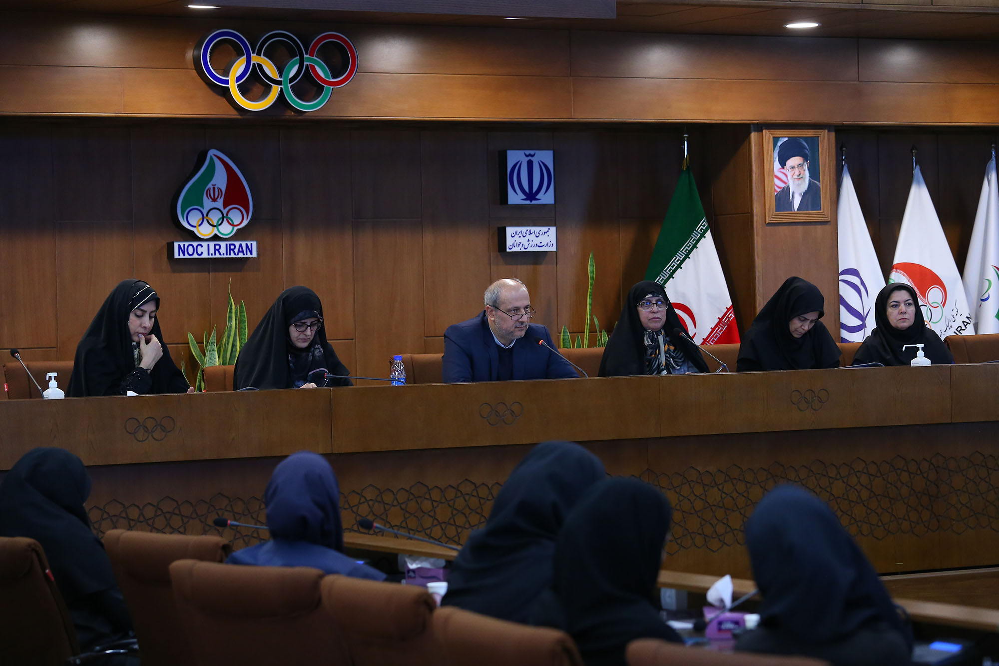 دوره مدیریت و رهبری در ورزش زنان 7