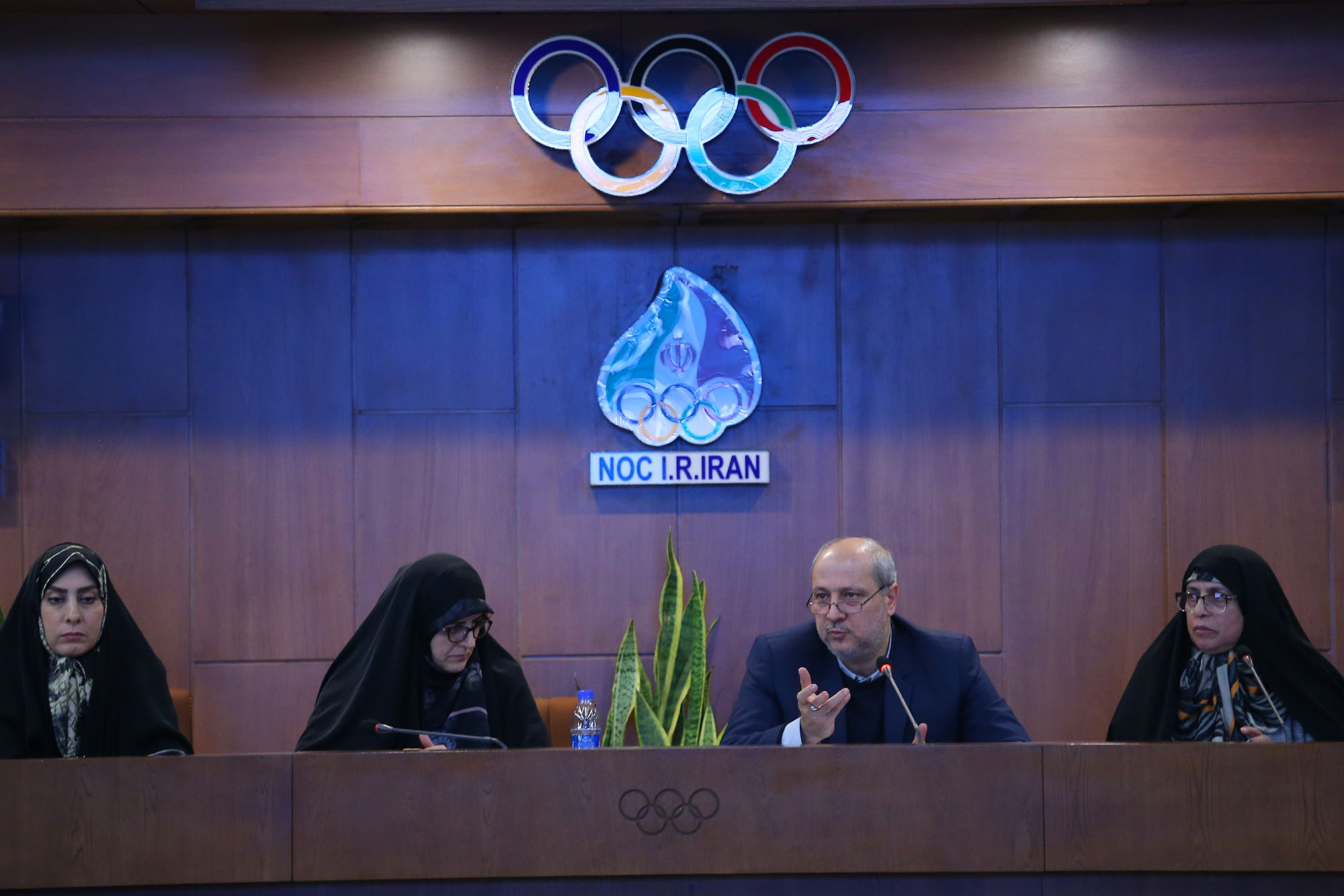 دوره مدیریت و رهبری در ورزش زنان 18