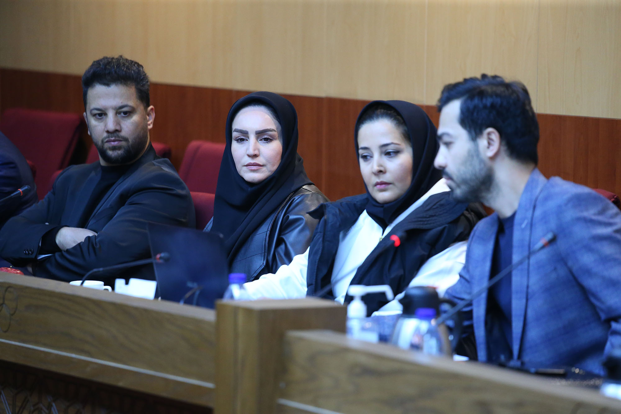 جلسات دی ماه 6