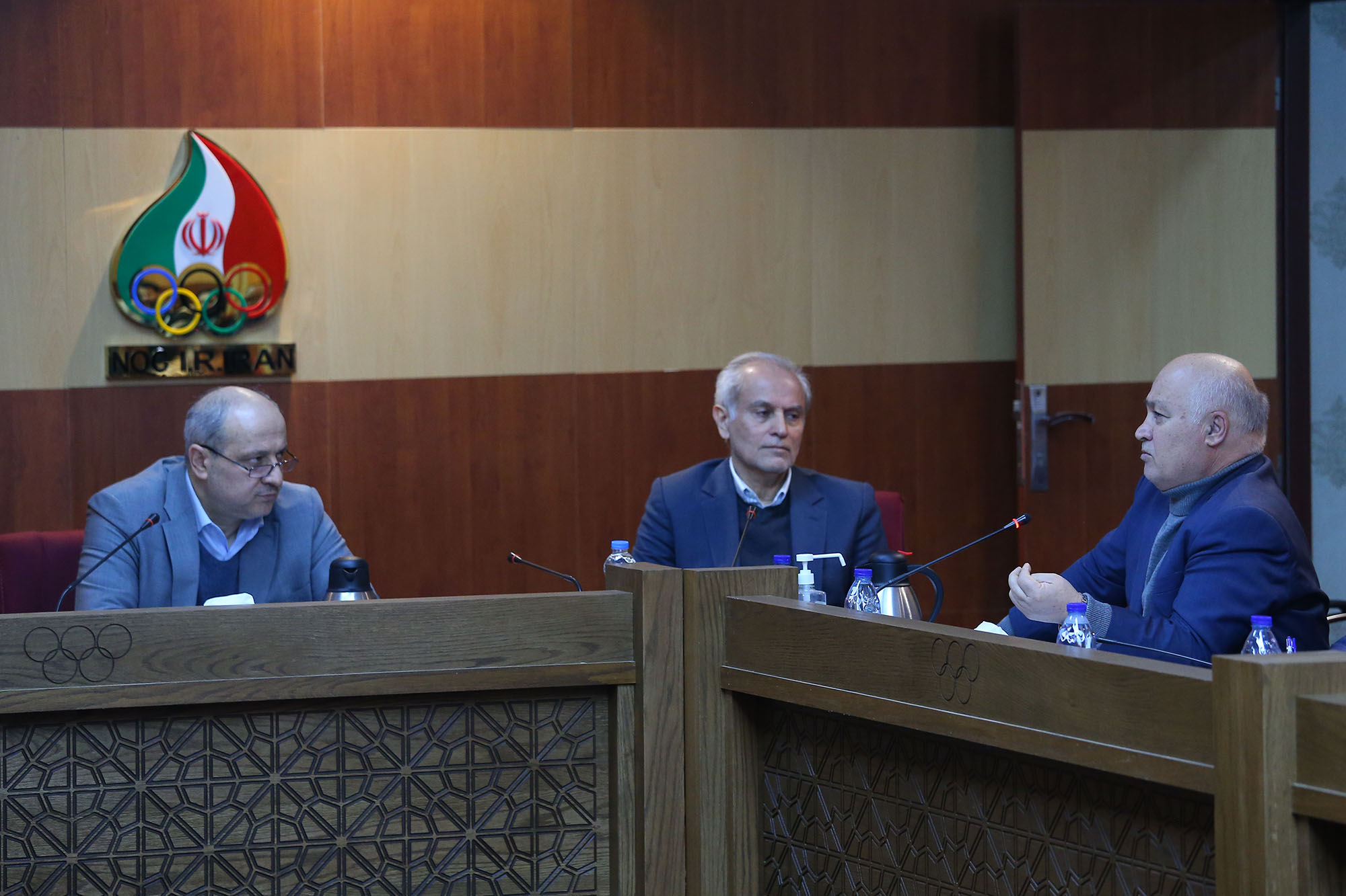 جلسات دی ماه 8