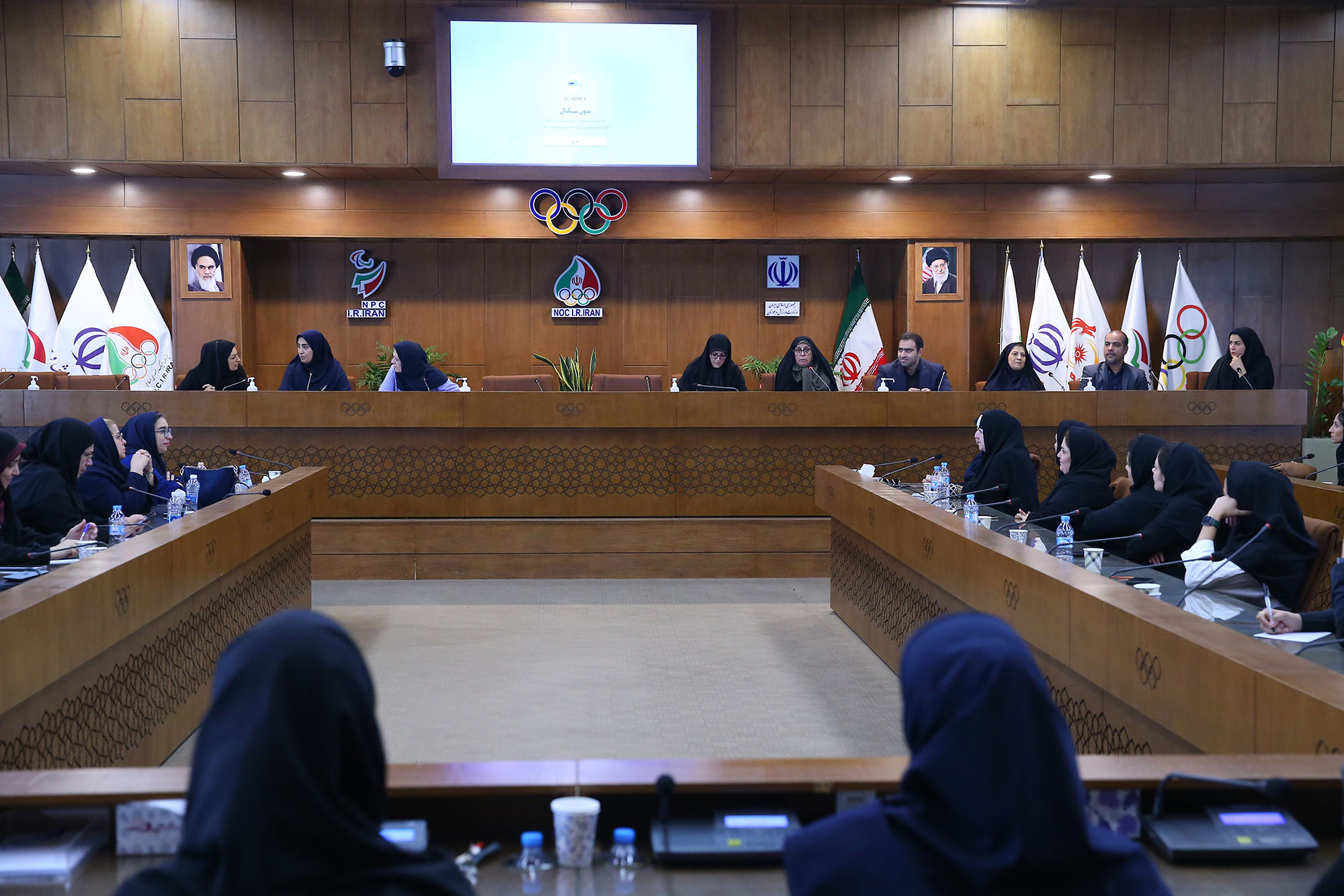 دوره مدیریت رهبری در ورزش زنان 5