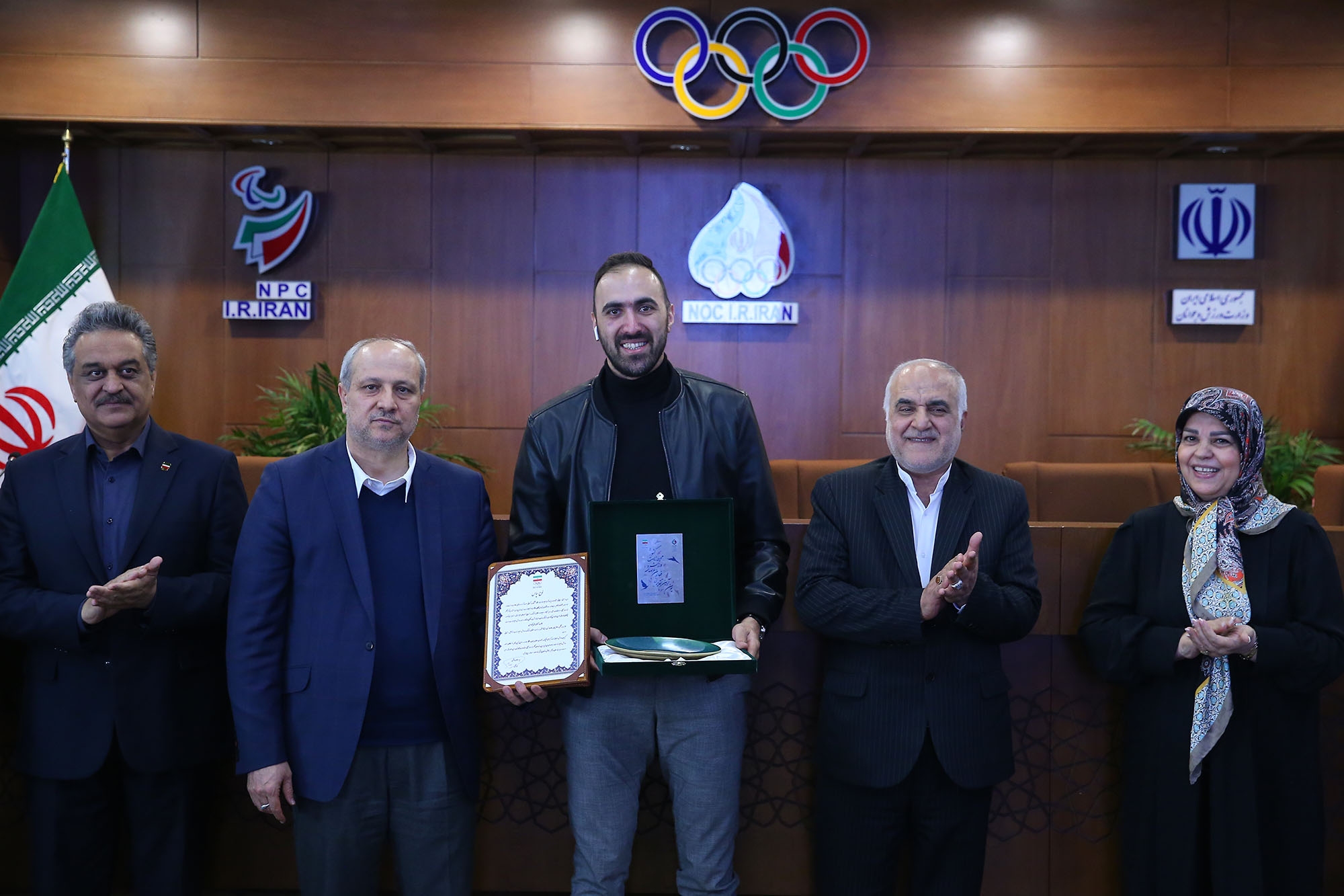 آیین تقدیر از قهرمانان و فعالان عرصه ورزش و محیط زیست 1