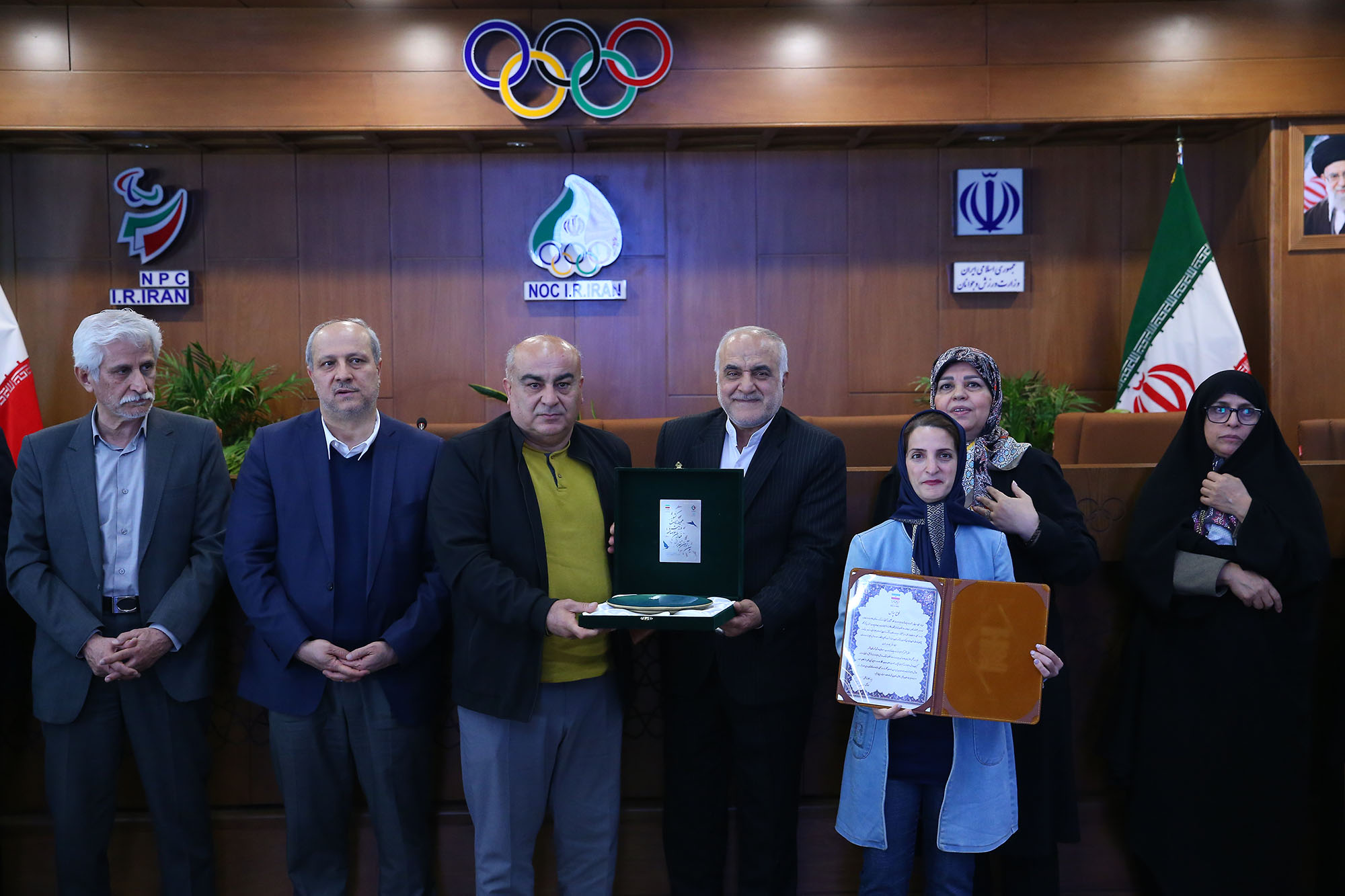 آیین تقدیر از قهرمانان و فعالان عرصه ورزش و محیط زیست 7