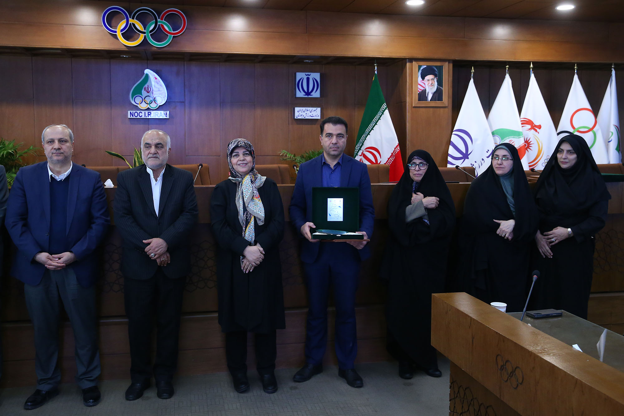 آیین تقدیر از قهرمانان و فعالان عرصه ورزش و محیط زیست 11