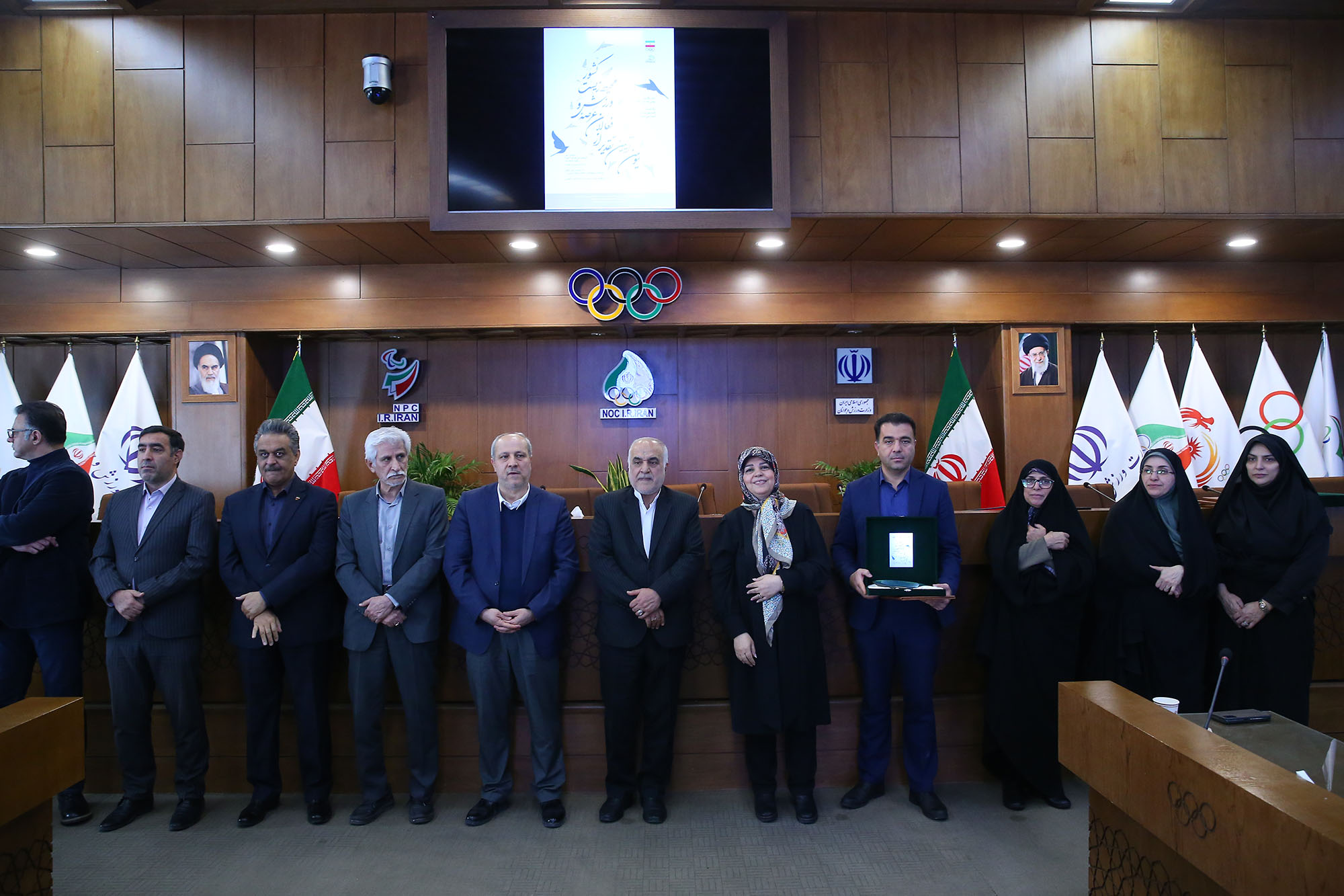 آیین تقدیر از قهرمانان و فعالان عرصه ورزش و محیط زیست 12