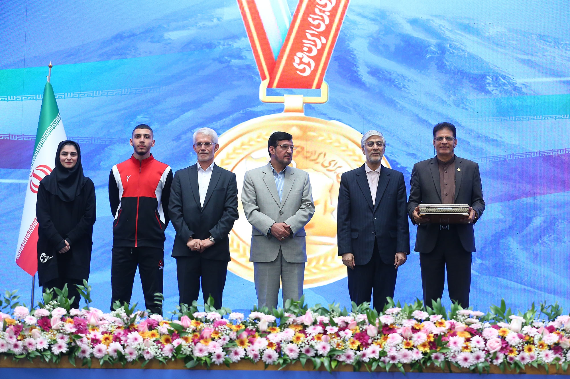 مراسم تجلیل از قهرمانان و مدال آوران سال 1403 1