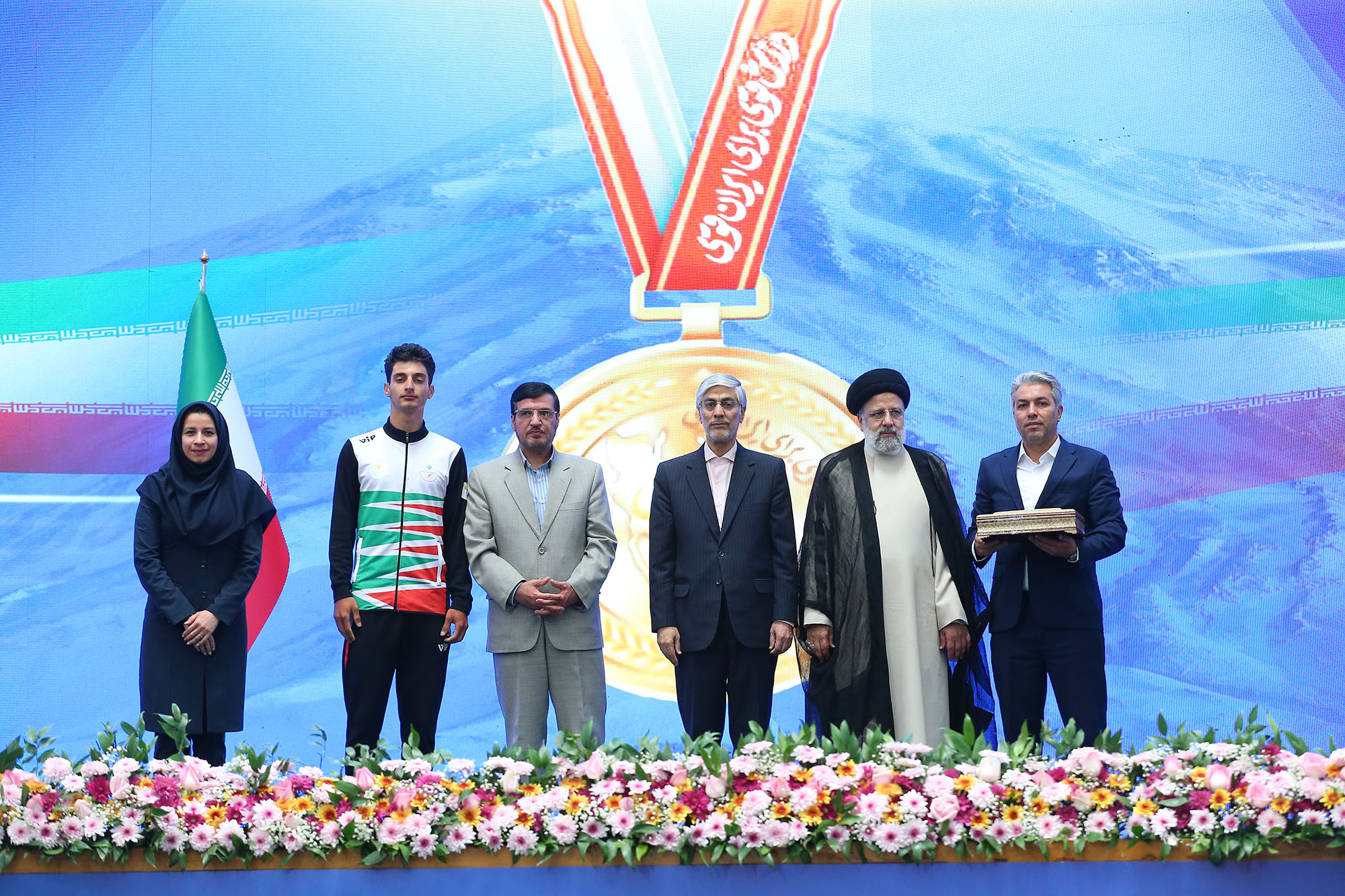 مراسم تجلیل از قهرمانان و مدال آوران سال 1403 14