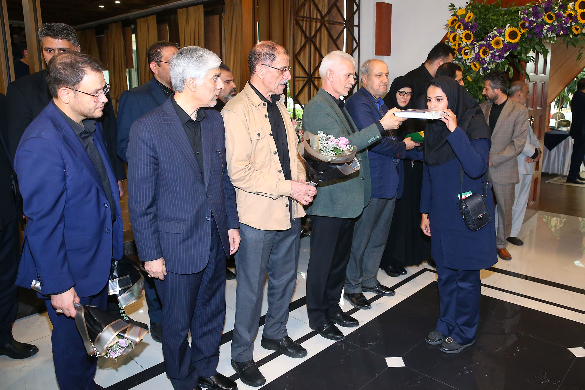 مراسم بدرقه کاروان ورزشی اعزامی به بازی های المپیک پاریس و امضا تفاهم نامه ورزشی با آستان قدس رضوی 1