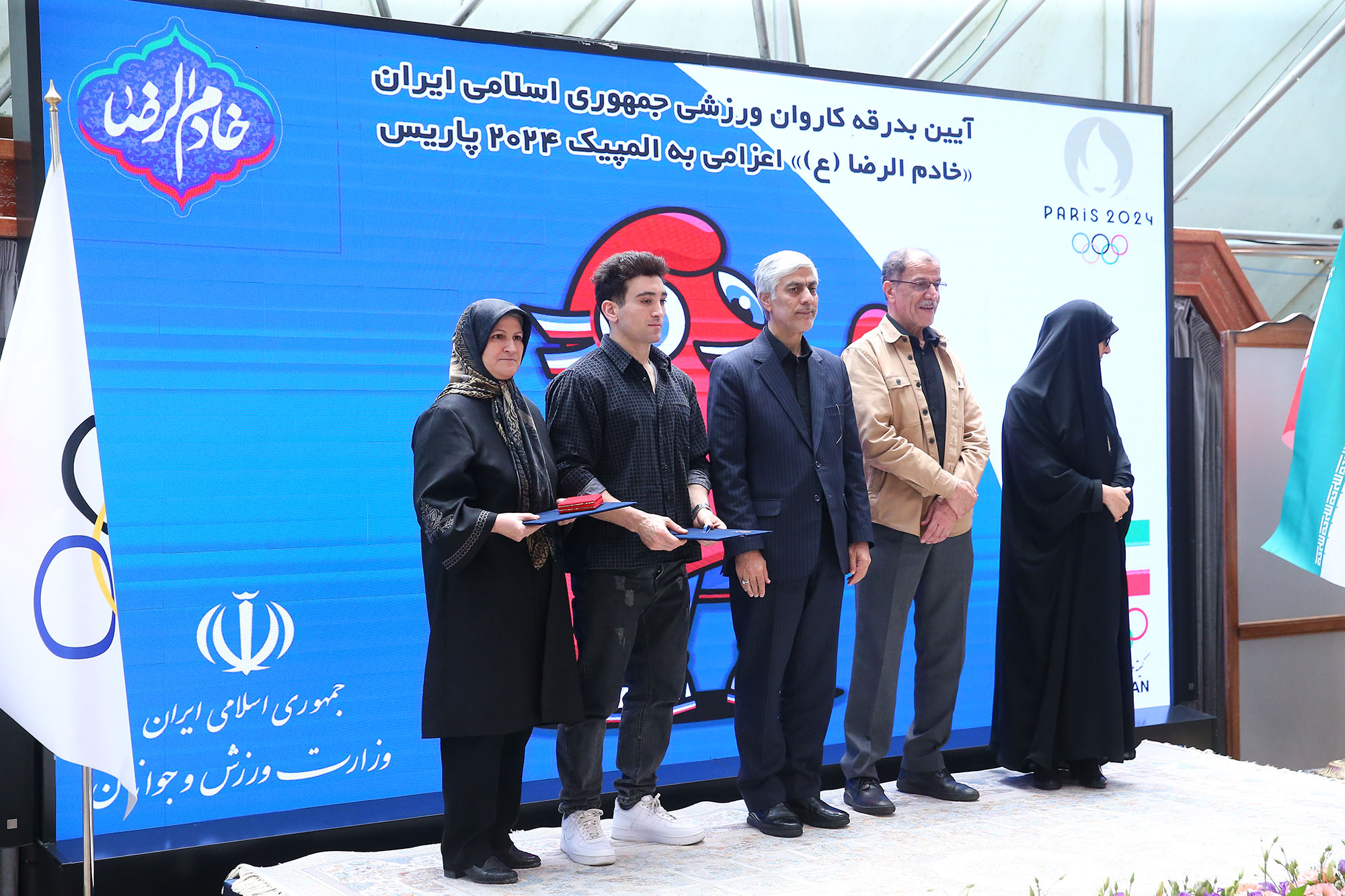 مراسم بدرقه کاروان ورزشی اعزامی به بازی های المپیک پاریس و امضا تفاهم نامه ورزشی با آستان قدس رضوی 7