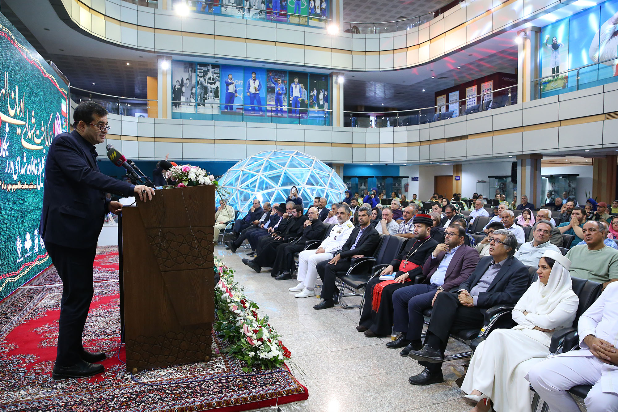 بزرگداشت شهدای ادیان الهی و مراسم تجلیل از خانواده شهدای ورزشکار 2