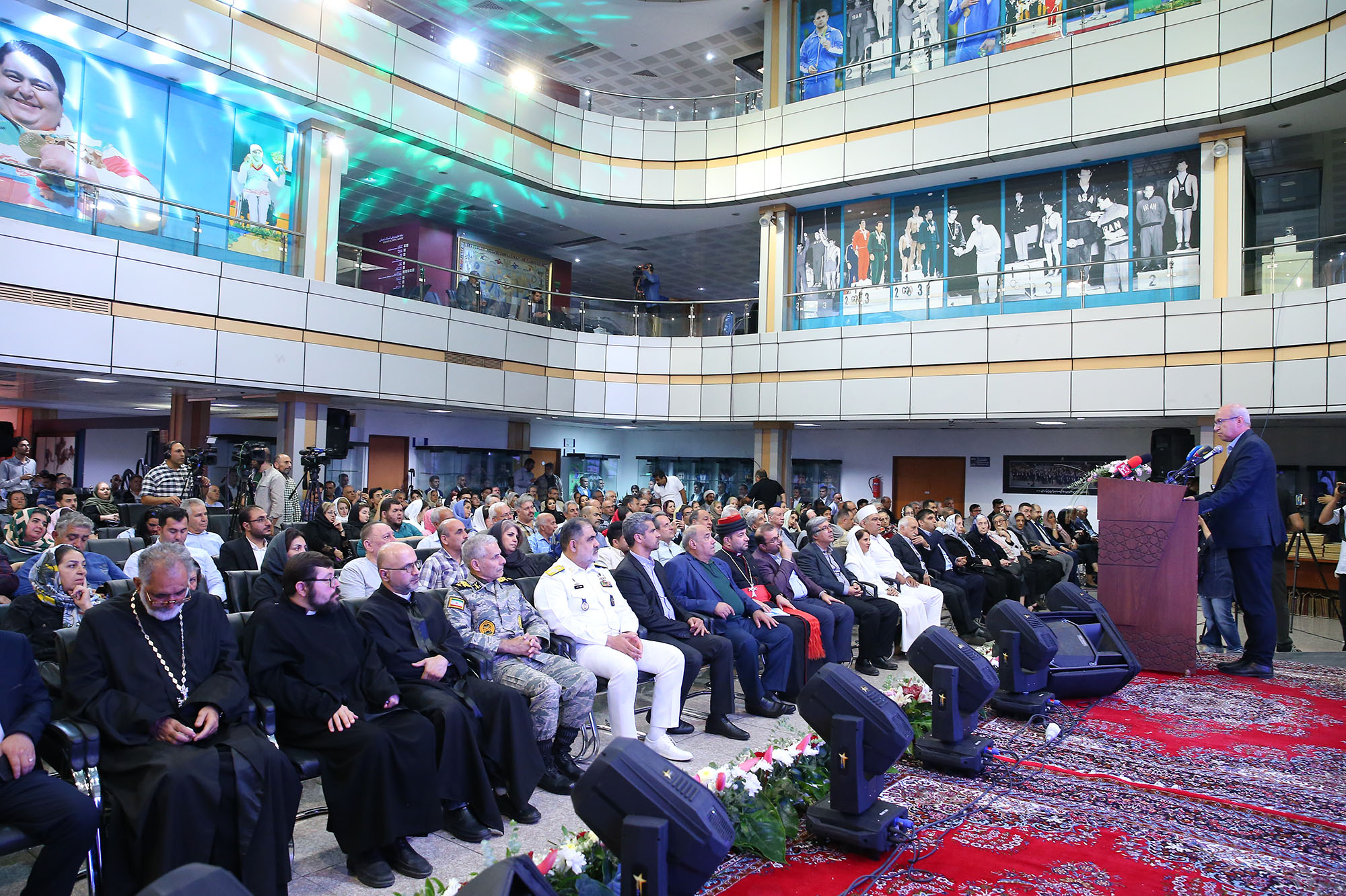 بزرگداشت شهدای ادیان الهی و مراسم تجلیل از خانواده شهدای ورزشکار 9