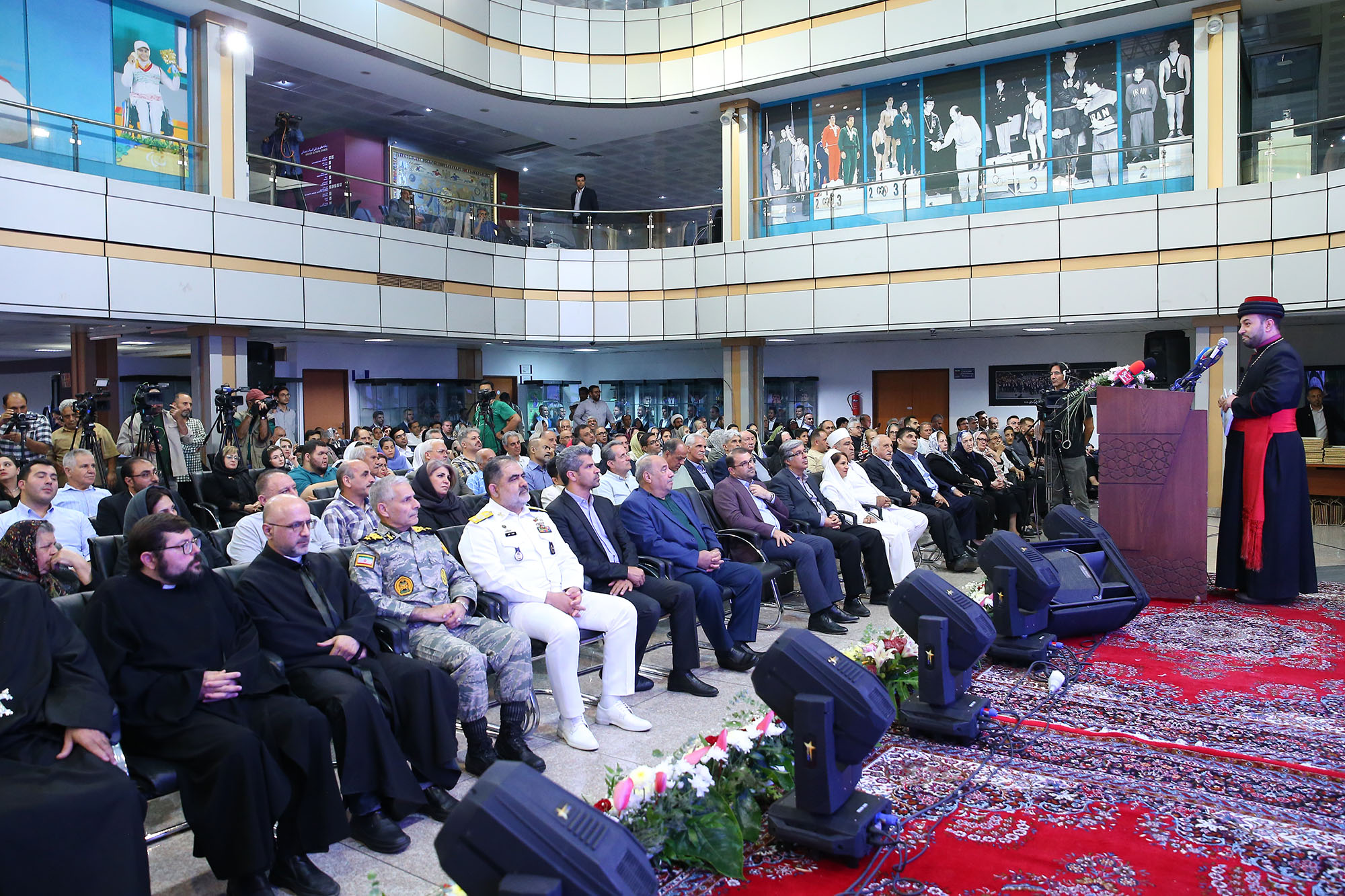 بزرگداشت شهدای ادیان الهی و مراسم تجلیل از خانواده شهدای ورزشکار 15