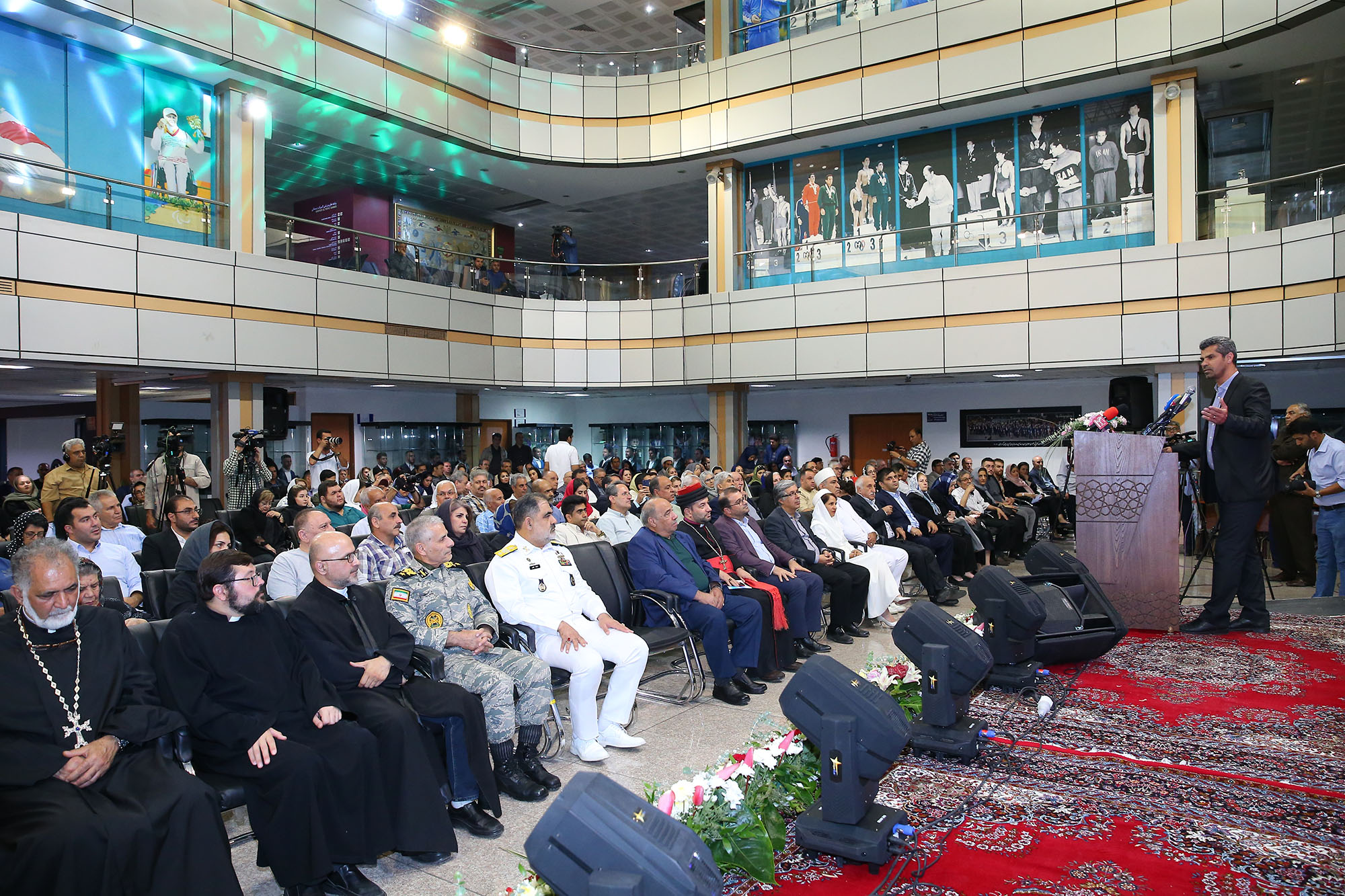 بزرگداشت شهدای ادیان الهی و مراسم تجلیل از خانواده شهدای ورزشکار 16