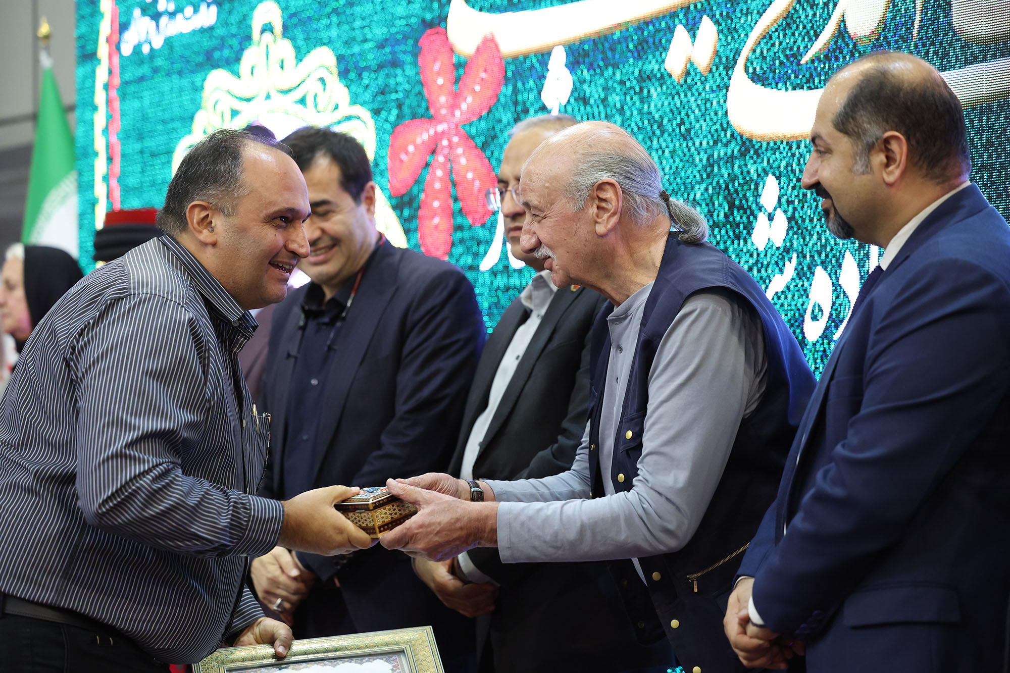 بزرگداشت شهدای ادیان الهی و مراسم تجلیل از خانواده شهدای ورزشکار 23