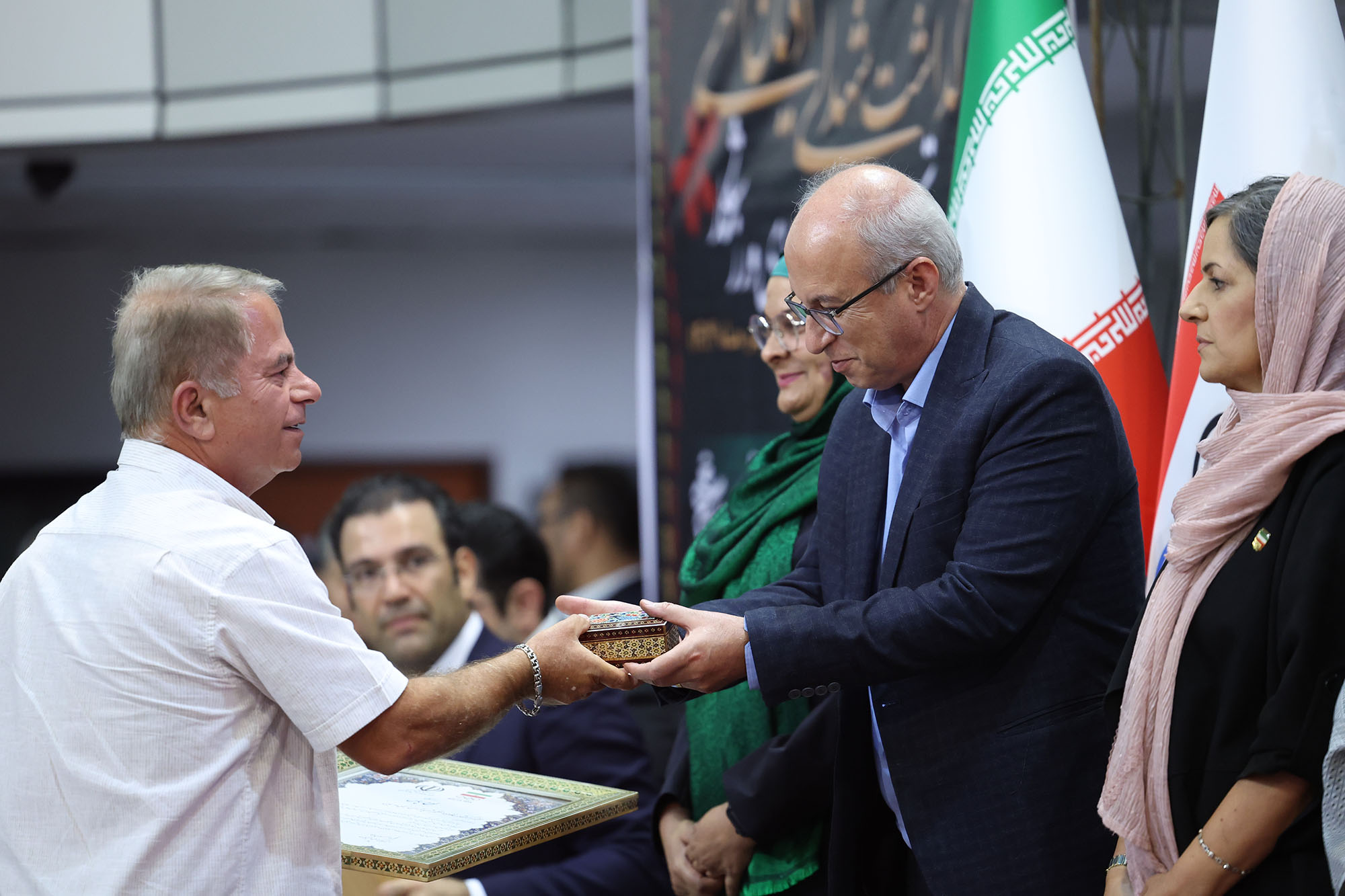 بزرگداشت شهدای ادیان الهی و مراسم تجلیل از خانواده شهدای ورزشکار 24