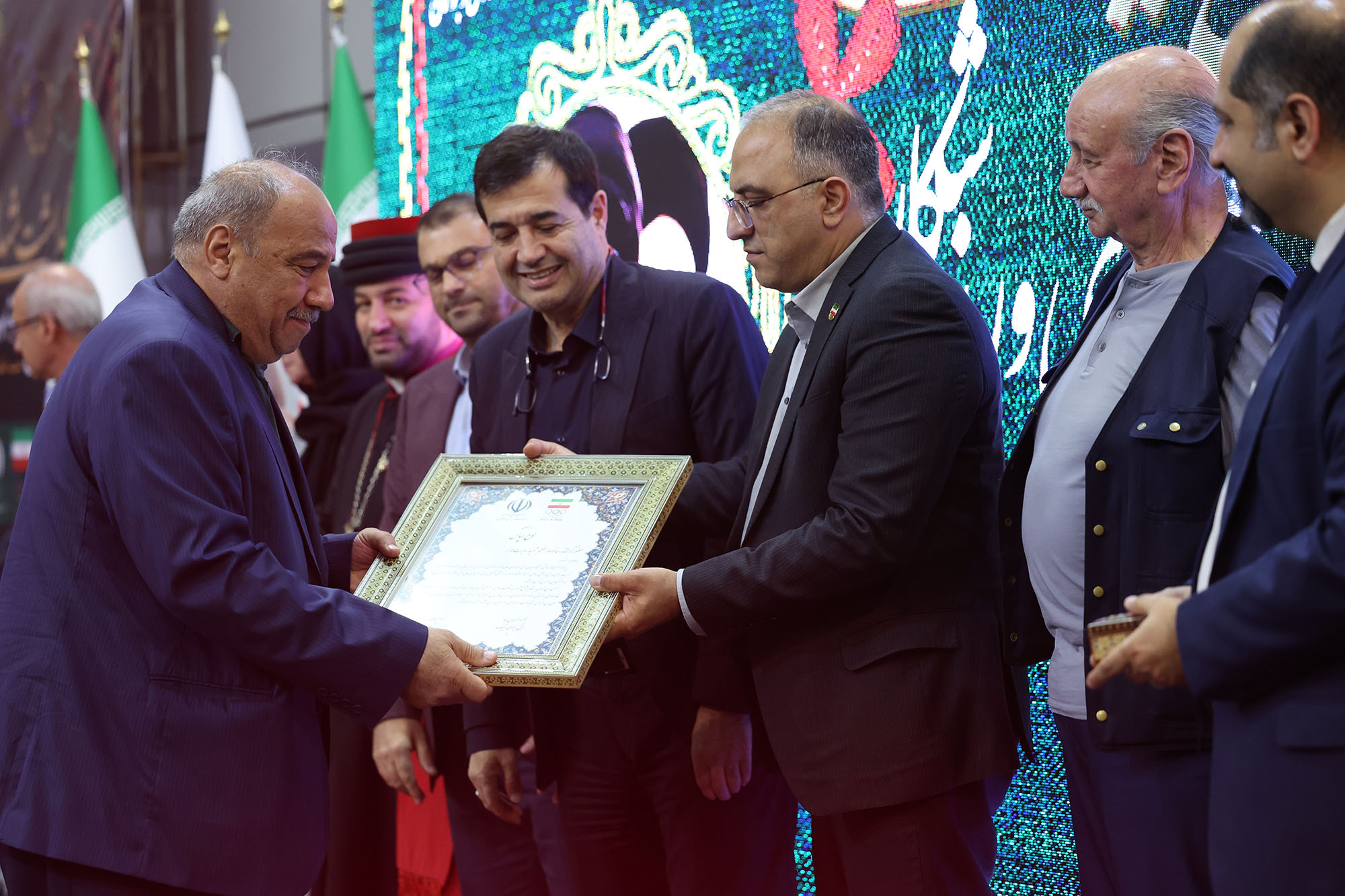 بزرگداشت شهدای ادیان الهی و مراسم تجلیل از خانواده شهدای ورزشکار 32