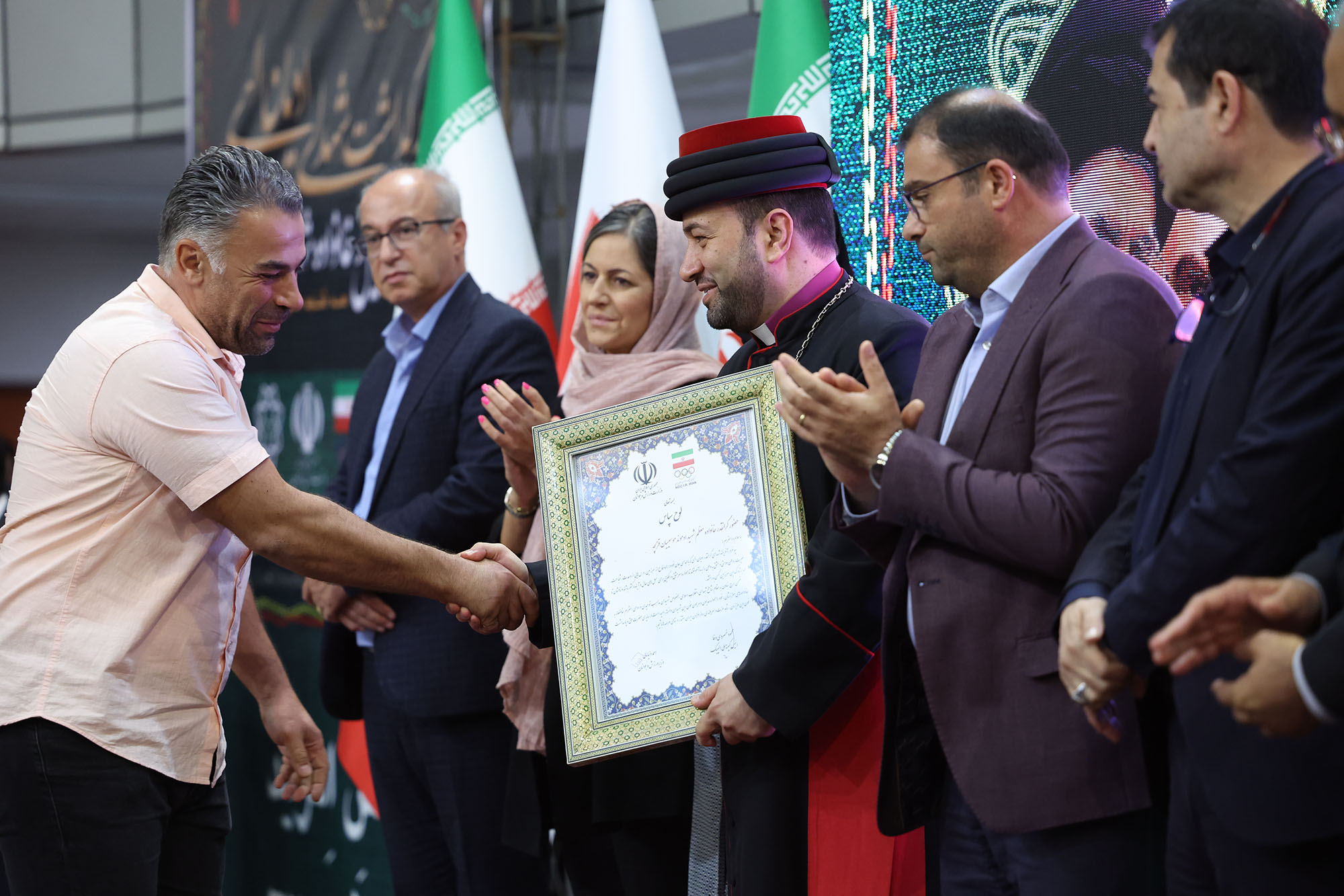 بزرگداشت شهدای ادیان الهی و مراسم تجلیل از خانواده شهدای ورزشکار 33