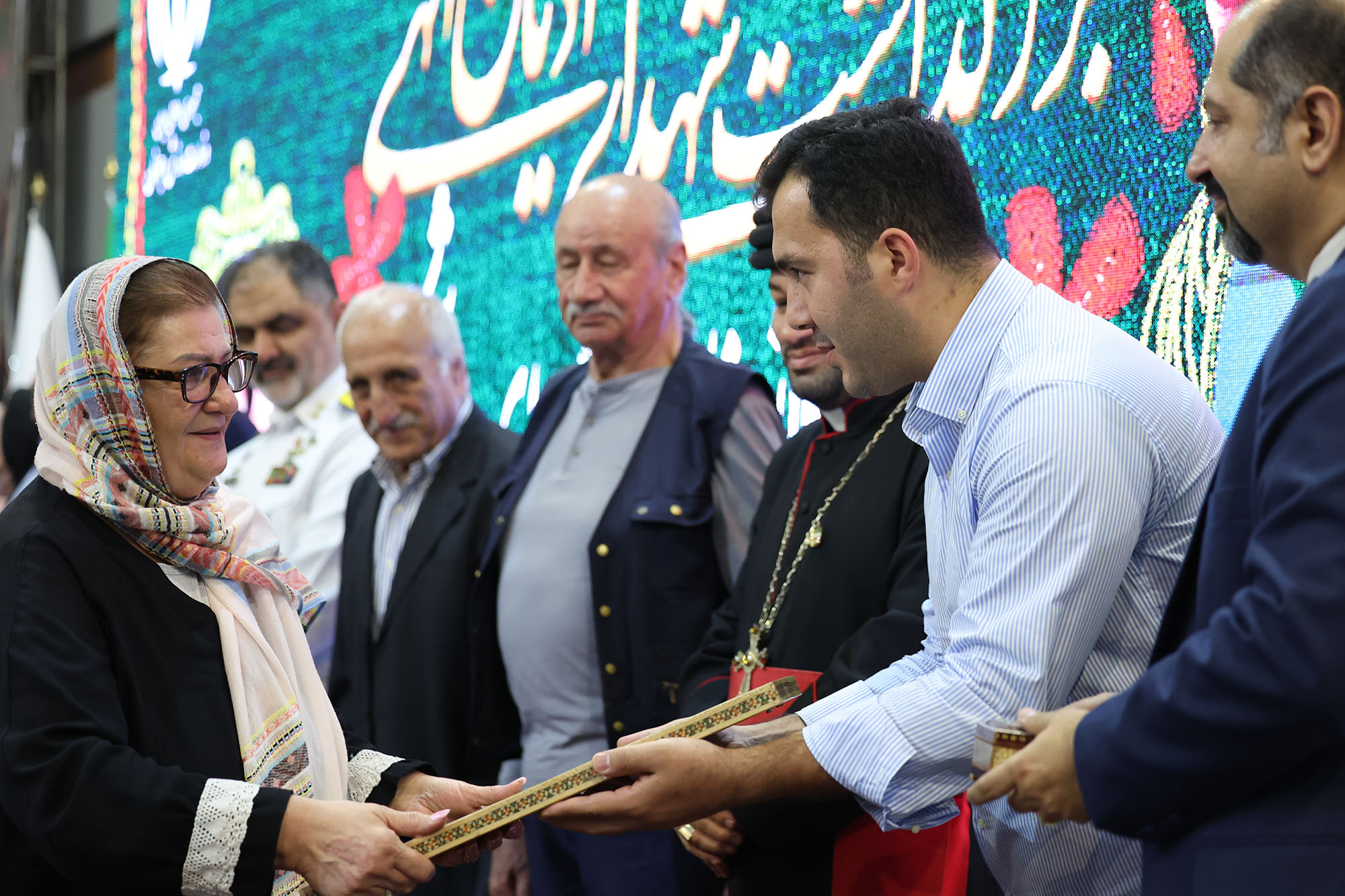 بزرگداشت شهدای ادیان الهی و مراسم تجلیل از خانواده شهدای ورزشکار 35