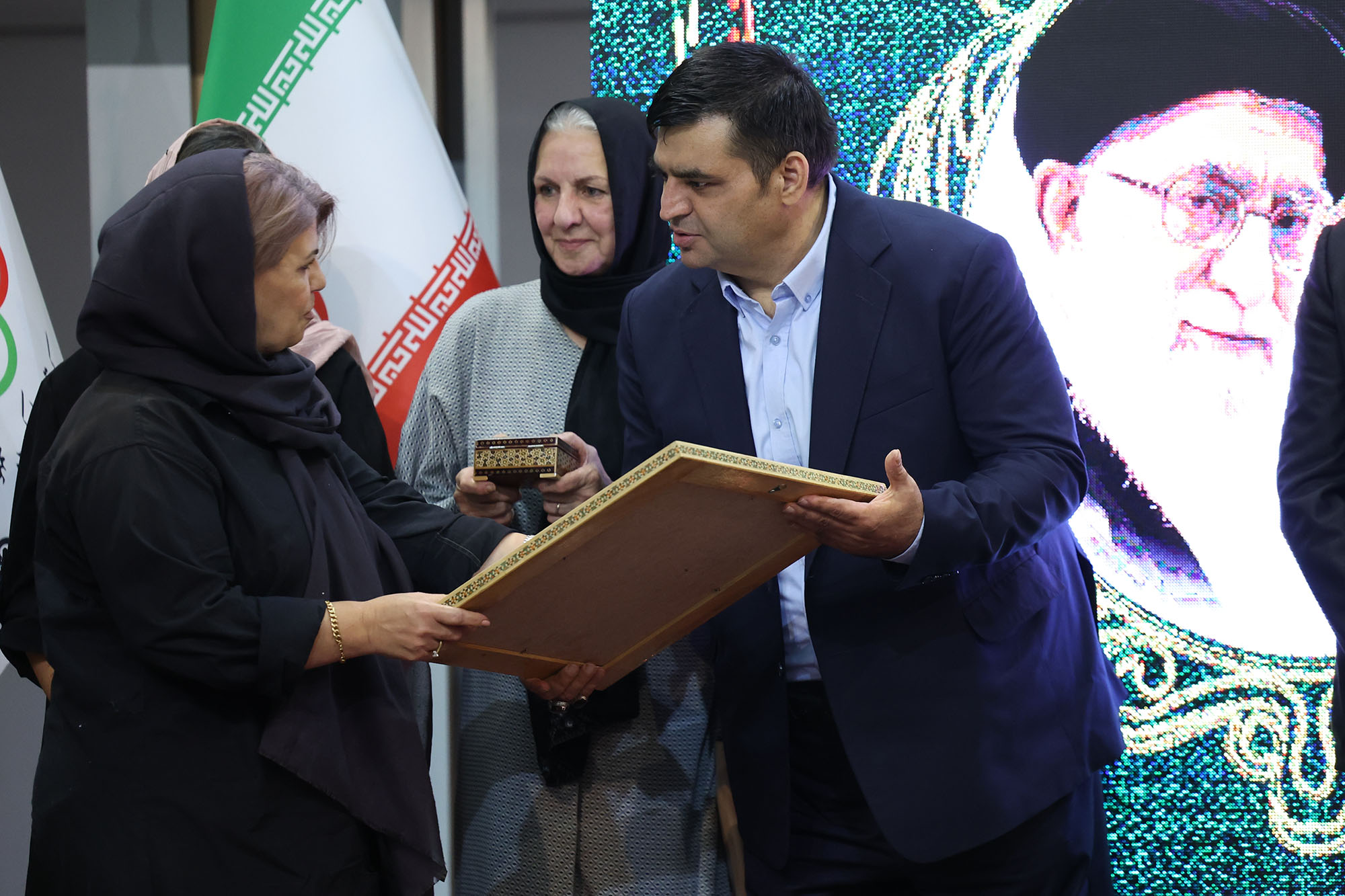 بزرگداشت شهدای ادیان الهی و مراسم تجلیل از خانواده شهدای ورزشکار 36