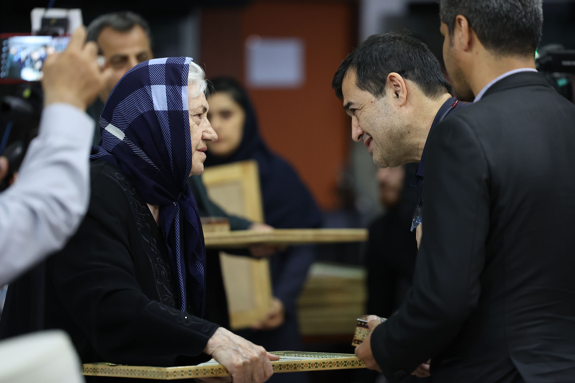 بزرگداشت شهدای ادیان الهی و مراسم تجلیل از خانواده شهدای ورزشکار 38