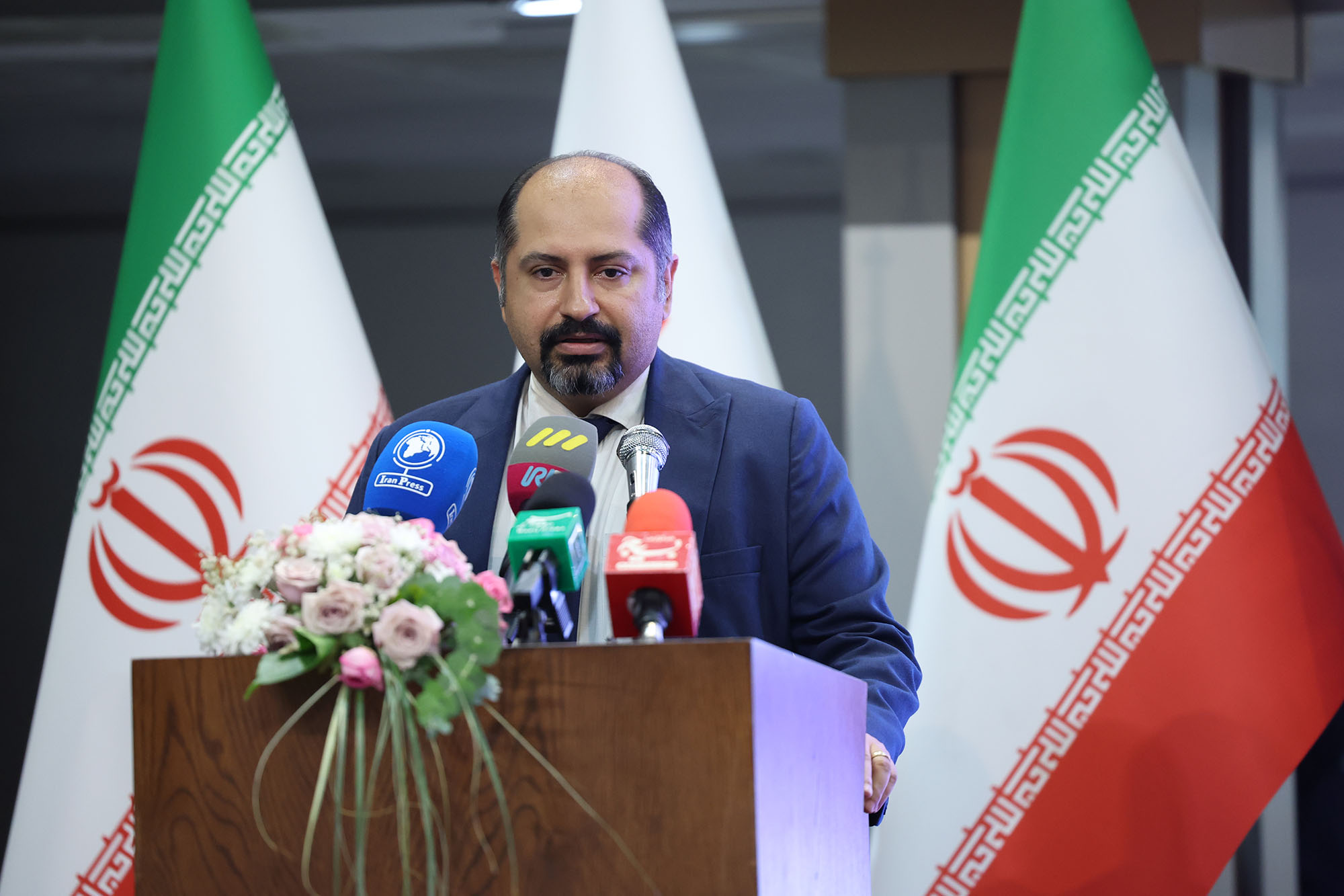 بزرگداشت شهدای ادیان الهی و مراسم تجلیل از خانواده شهدای ورزشکار 65