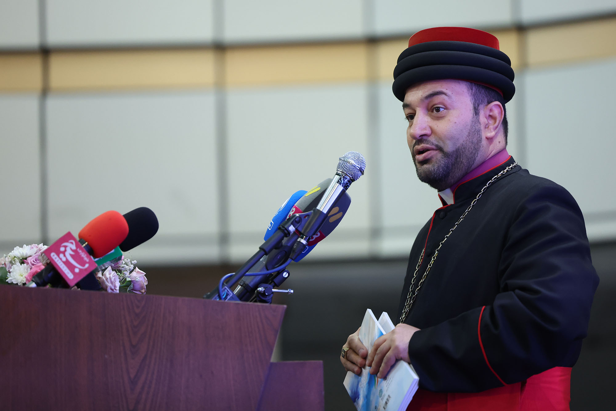 بزرگداشت شهدای ادیان الهی و مراسم تجلیل از خانواده شهدای ورزشکار 69