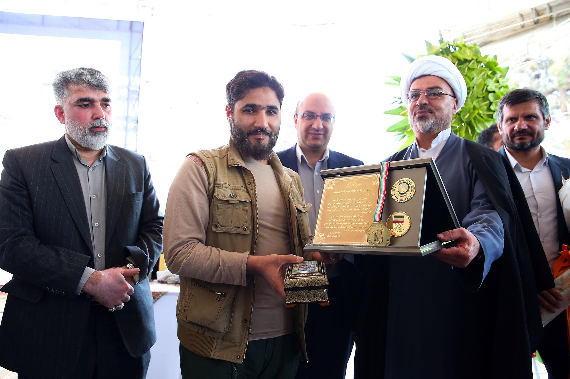 مراسم تجلیل از خانواده های شهدای ورزشکار شاخص کشور 24