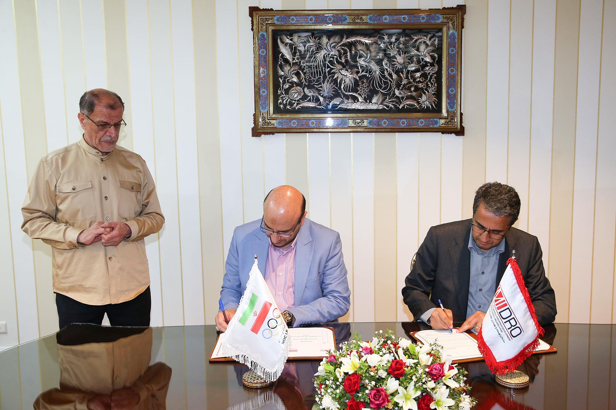 امضای تفاهم نامه همکاری با سازمان ایمیدرو 14